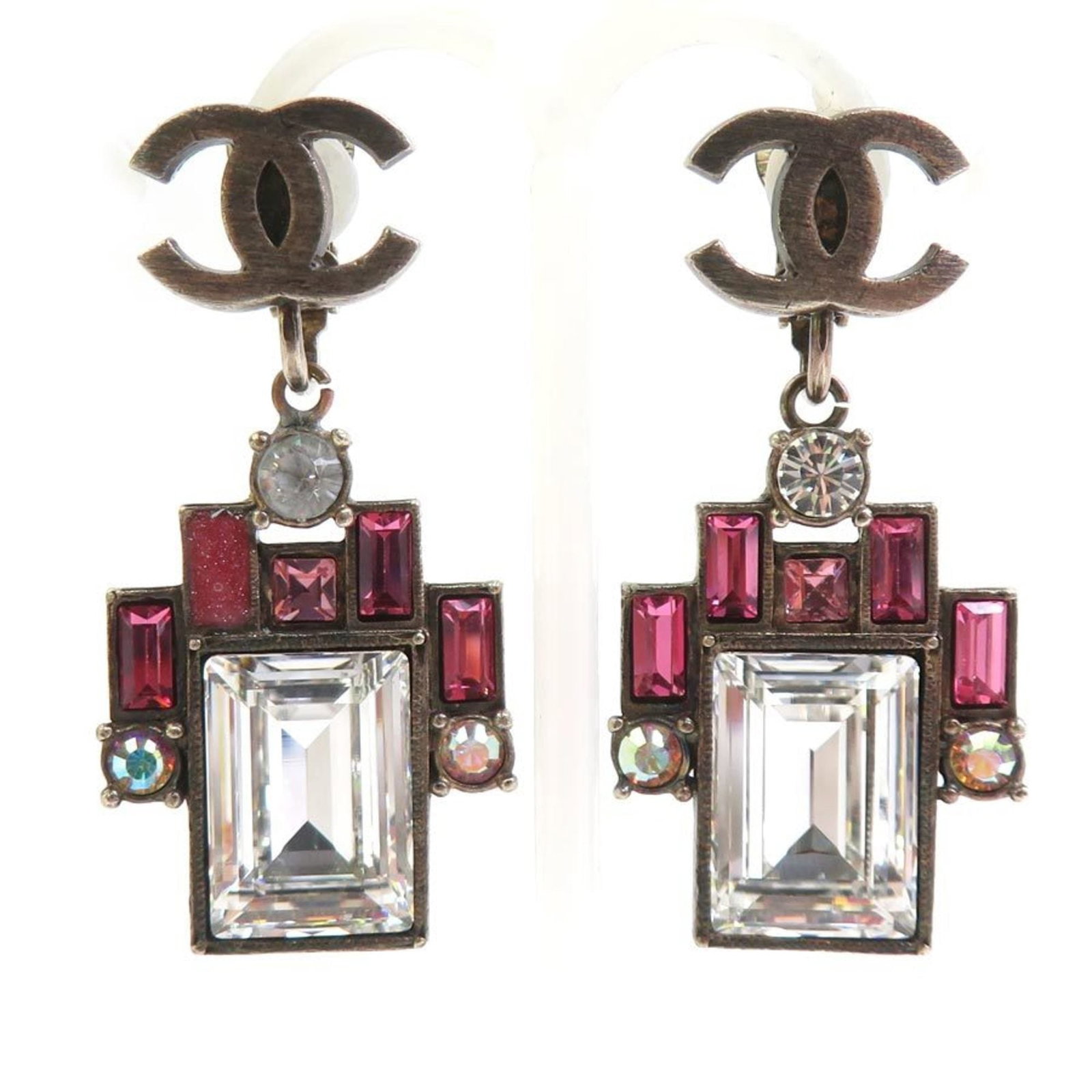 Chanel Clip Earrings in Metal: Chanel Clip Earrings in Metal Elevate your everyday look with these iconic Chanel clip earrings, featuring the brand's signature clear metal design in gold or pink hues. With their sleek and modern si