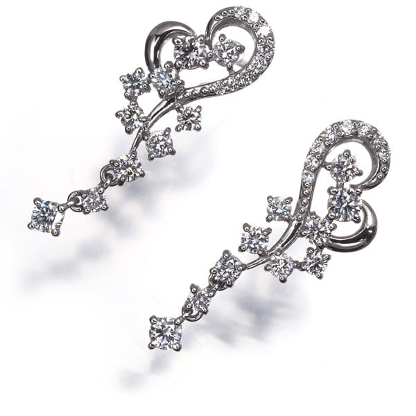 Platinum Diamond 0.35Ct/ 0.35Ct Heart Earrings 950 900: Platinum Diamond 0.35Ct/ 0.35Ct Heart Earrings 950 900 Elevate your style with these stunning platinum diamond earrings, showcasing two natural diamonds set in 950 platinum metal. The intricate design