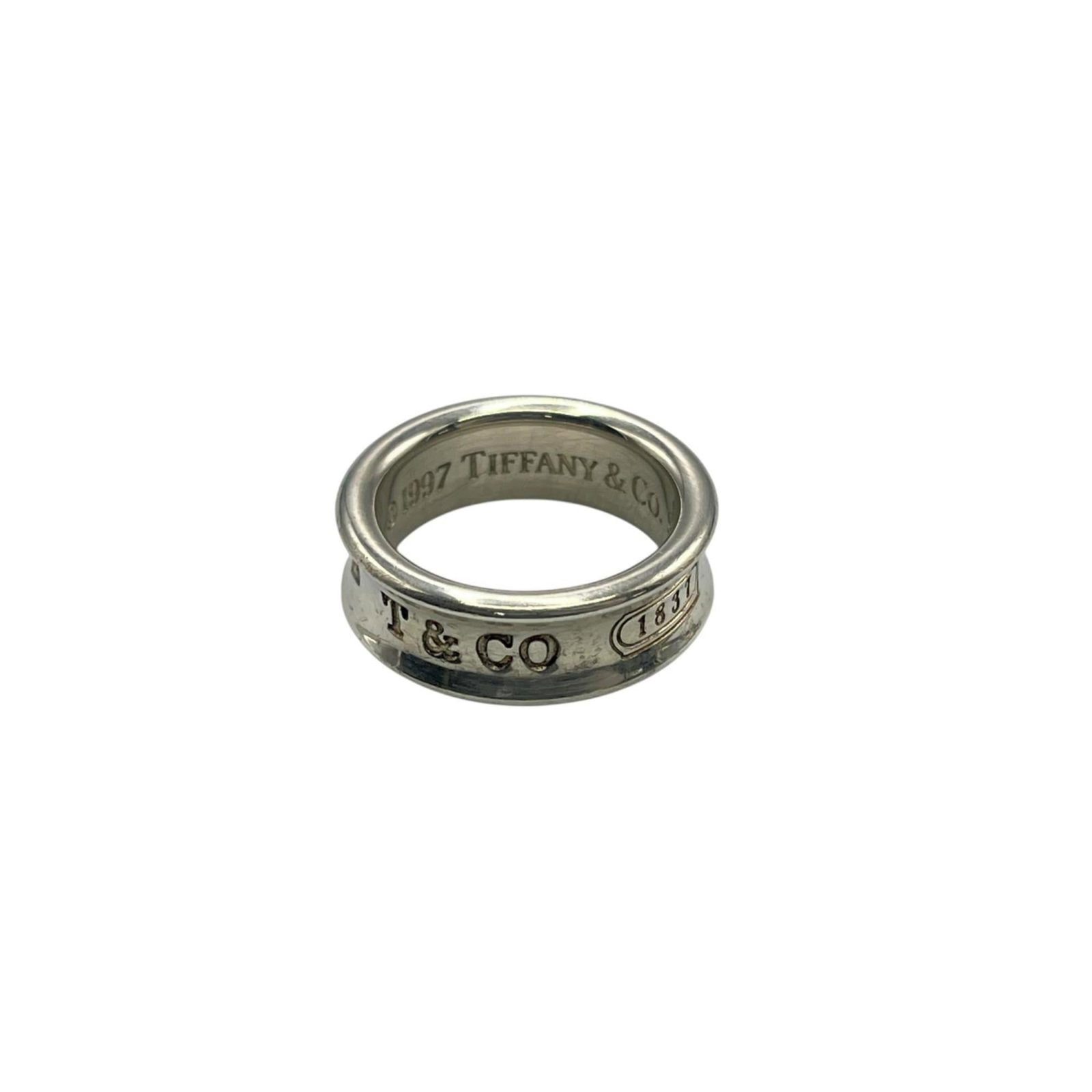 925 Tiffany Band Ring Silver: 925 Tiffany Band Ring Silver A timeless piece of elegance, this 925 Tiffany band ring is crafted from sterling silver and boasts a sleek, modern design that exudes sophistication. With its classic sty