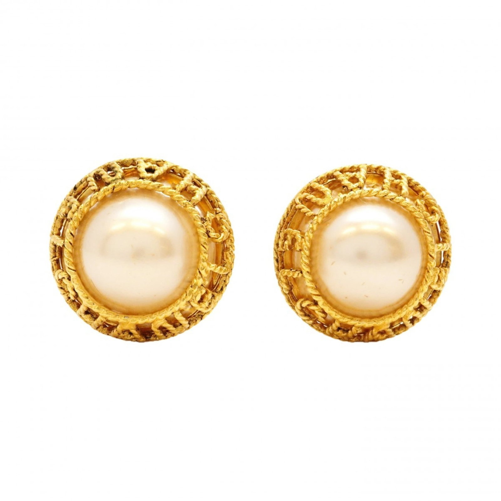 Chanel Clip Earrings in Gold Plating: Chanel Clip Earrings in Gold Plating Elevate your everyday style with these stunning Chanel clip earrings in gold plating, boasting the iconic brand's signature luxury and sophistication. With their s