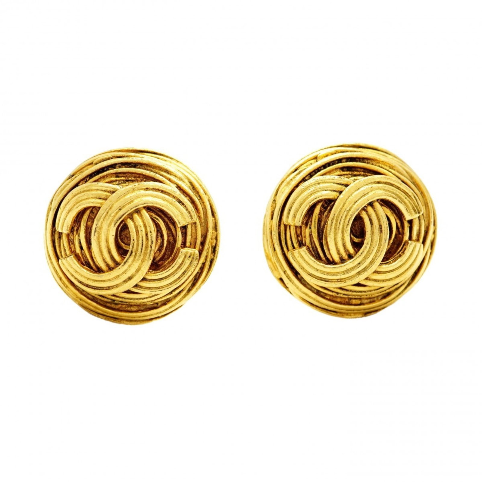 Chanel Clip Earrings in Gold Plating: Chanel Clip Earrings in Gold Plating Elevate your everyday look with these stunning Chanel clip earrings in gold plating, featuring the iconic French brand's signature style and sophistication. With t