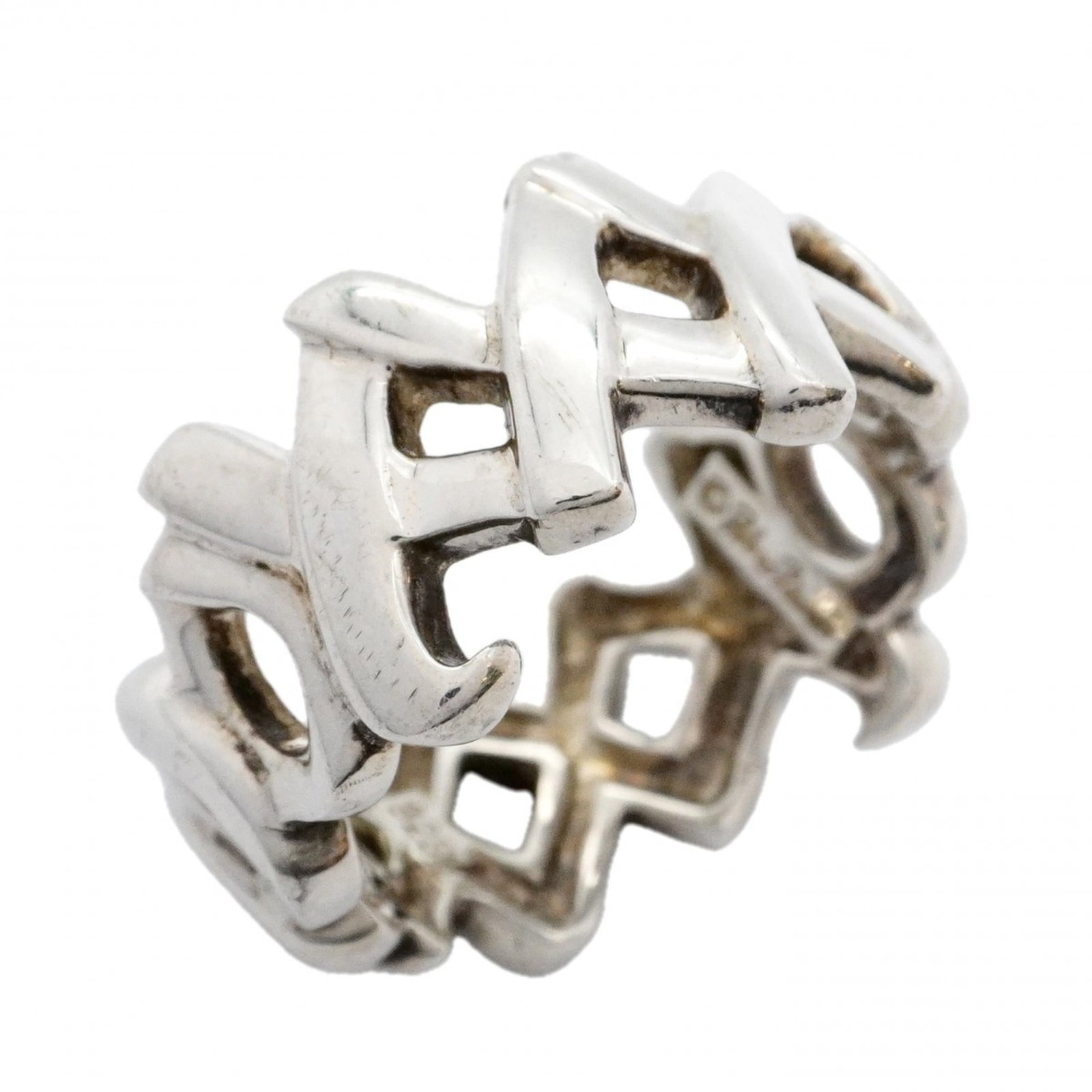 925 Tiffany Band Ring Silver: 925 Tiffany Band Ring Silver A stunning 925 Tiffany band ring in silver, perfect for adding a touch of elegance to any outfit. With its classic design and high-quality craftsmanship, this timeless pie