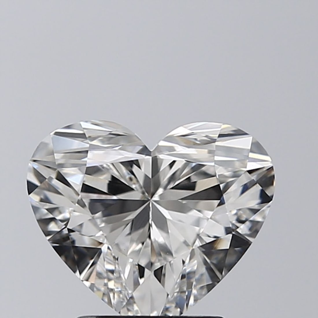 IGI Heart 2.01ct F VVS2 Loose Lab Diamond: IGI Heart 2.01ct F VVS2 Loose Lab Diamond A rare opportunity to own a truly unique gem, this 2.01ct IGI certified lab-grown diamond boasts exceptional clarity and color, with a flawless VVS2 rating an