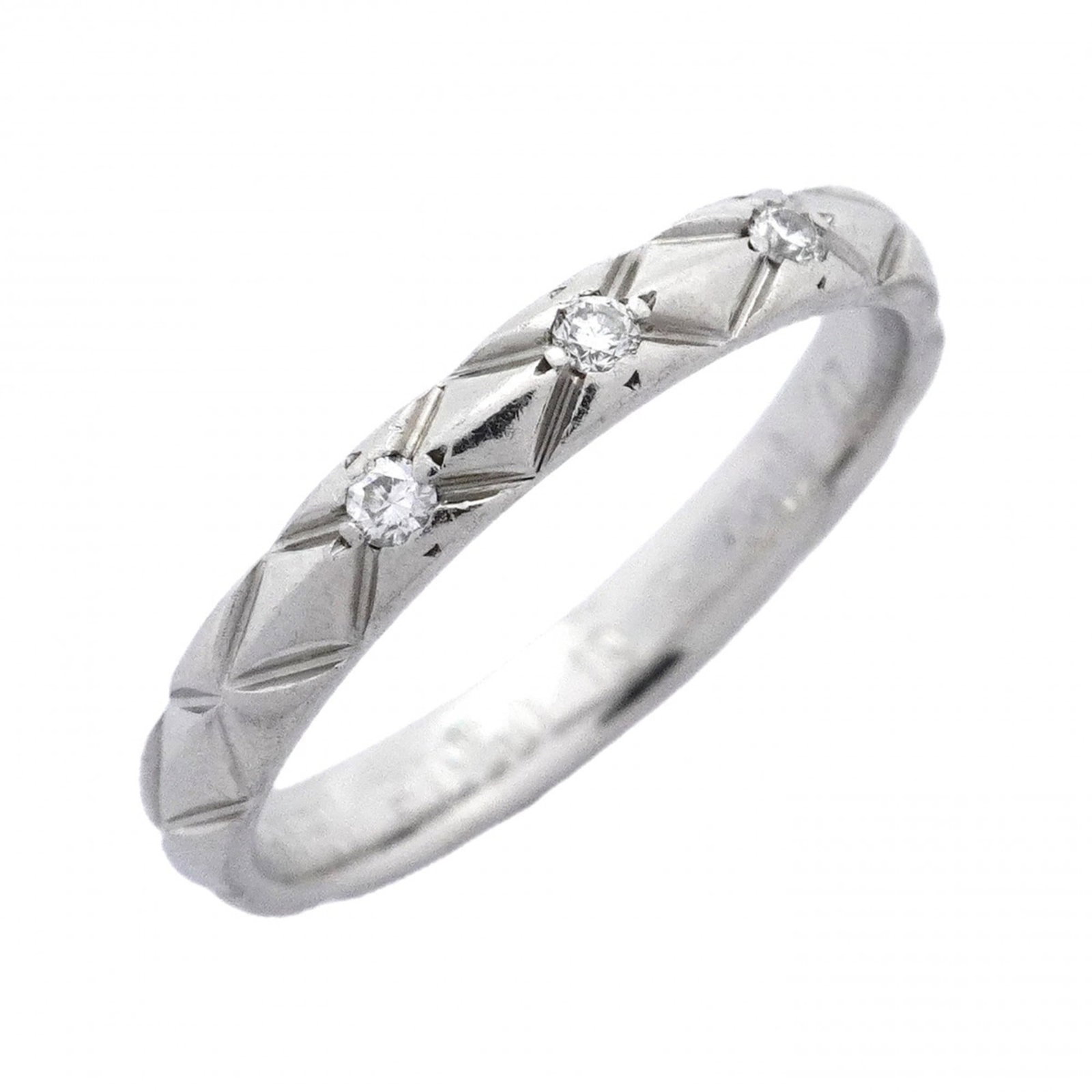 Chanel 950 Platinum Band Ring: Chanel 950 Platinum Band Ring A stunning Chanel 950 Platinum Band Ring, boasting sleek lines and understated elegance, is now available for the discerning collector. This pre-owned gem boasts a 47mm b