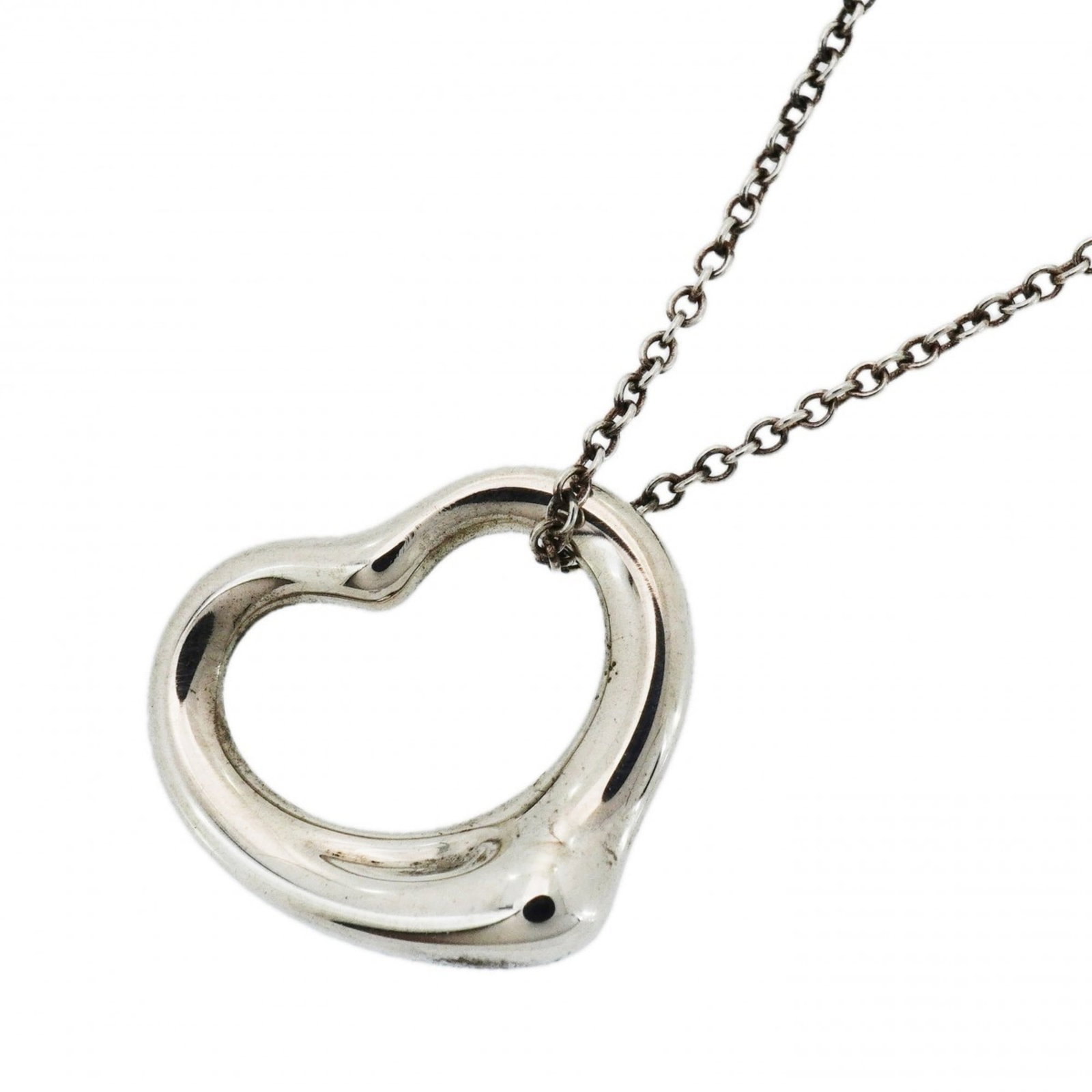 Tiffany & Co. Sterling Silver 925 Heart Necklace for Women: Tiffany & Co. Sterling Silver 925 Heart Necklace for Women Elegant and sophisticated, this Tiffany & Co. sterling silver 925 heart necklace is a timeless piece for the modern woman. With its classic d