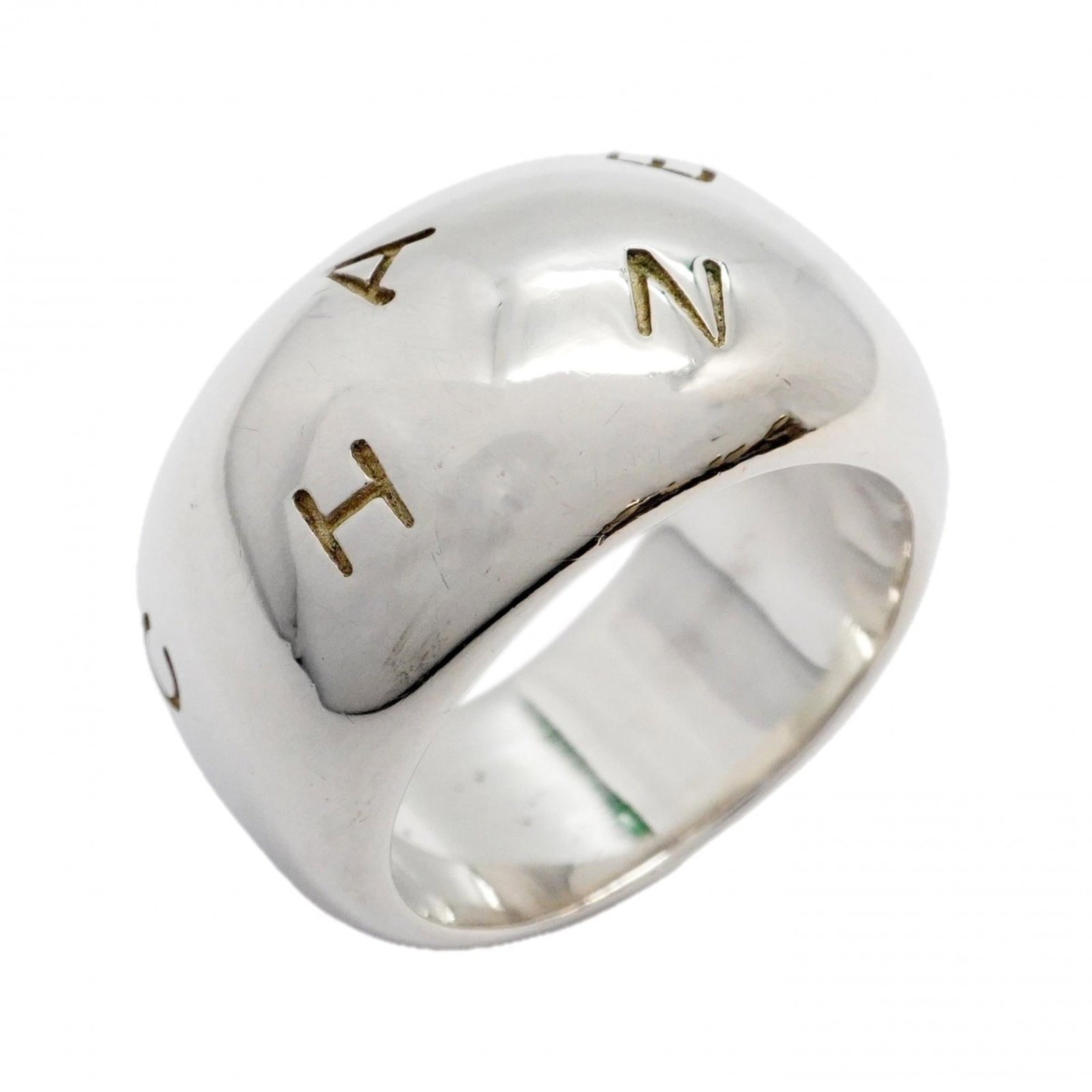 Chanel Silver 925 Band Ring: Chanel Silver 925 Band Ring A stunning Chanel band ring in silver 925, adding a touch of timeless elegance to any outfit. With its sleek design and high-quality material, this ring is perfect for ever