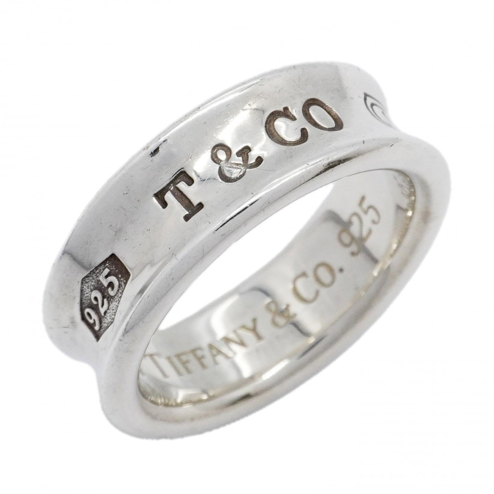 925 Tiffany Band Ring Silver: 925 Tiffany Band Ring Silver A stunning 925 Tiffany band ring in silver, perfect for adding a touch of timeless elegance to any outfit. With its classic design and high-quality craftsmanship, this rin