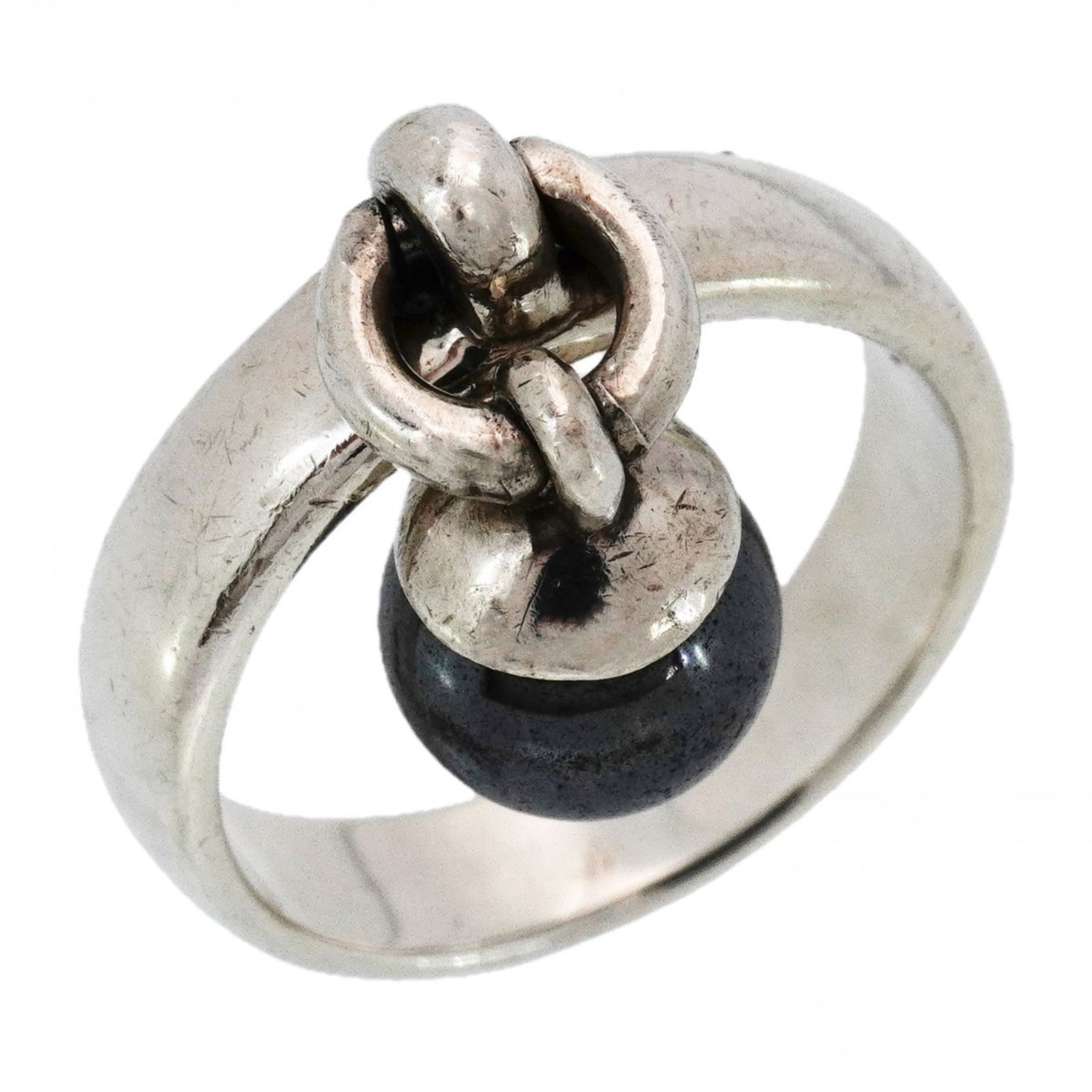 925 Tiffany Band Ring Silver: 925 Tiffany Band Ring Silver A timeless Tiffany band ring in sterling silver 925, this classic design exudes elegance and sophistication. With its sleek, versatile style and durable construction, it's