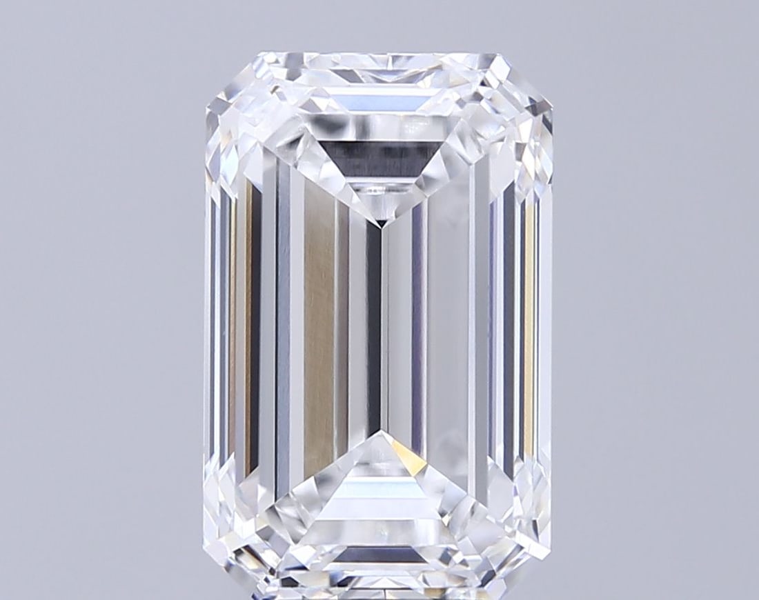 Loose Lab Diamond - IGI Emerald 9.07ct E VVS1: Loose Lab Diamond - IGI Emerald 9.07ct E VVS1 Experience the unparalleled brilliance of a lab-grown diamond, certified by IGI as an exceptional 9.07ct Emerald VVS1. This stunning gem boasts an EX poli