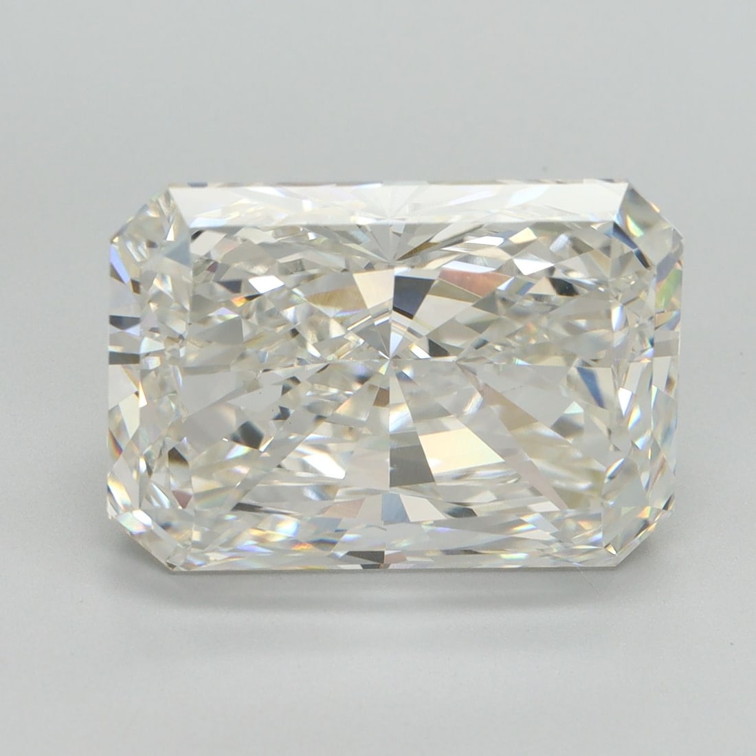 IGI Radiant 10.15ct G VVS2 Loose Lab Diamond: IGI Radiant 10.15ct G VVS2 Loose Lab Diamond Experience the brilliance of nature, without the environmental impact - this stunning IGI Radiant cut lab-grown diamond boasts exceptional clarity (VVS2) a