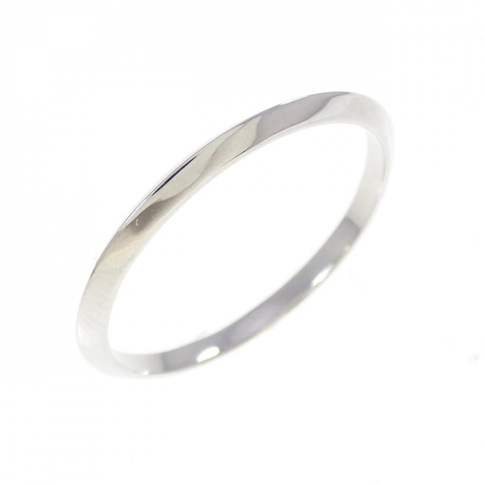 950 Tiffany Band Ring Platinum: 950 Tiffany Band Ring Platinum A stunning 950 platinum band ring from Tiffany, perfect for those who appreciate timeless elegance and sophistication. With its sleek design and high-quality materials,