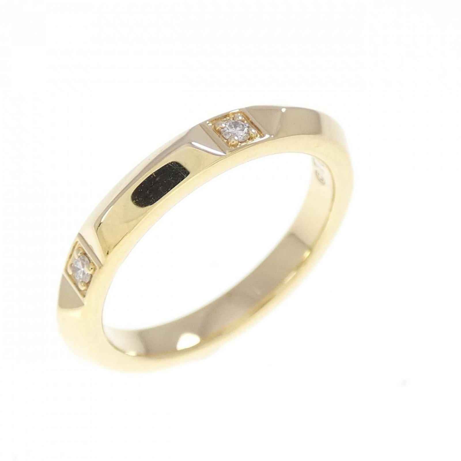 (18K) Tiffany Band Ring Yellow Gold: (18K) Tiffany Band Ring Yellow Gold A stunning 18K yellow gold Tiffany band ring, adorned with a beautiful diamond, adds a touch of timeless elegance to any outfit. With its classic design and high-qu