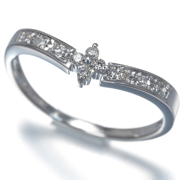 Gold Vendome Ring Diamond Flower Us6.5-6.75 18K 750 White: Gold Vendome Ring Diamond Flower Us6.5-6.75 18K 750 White Elevate your style with the stunning Vendome ring, boasting a natural diamond set amidst an 18k white gold framework. This exquisite piece is