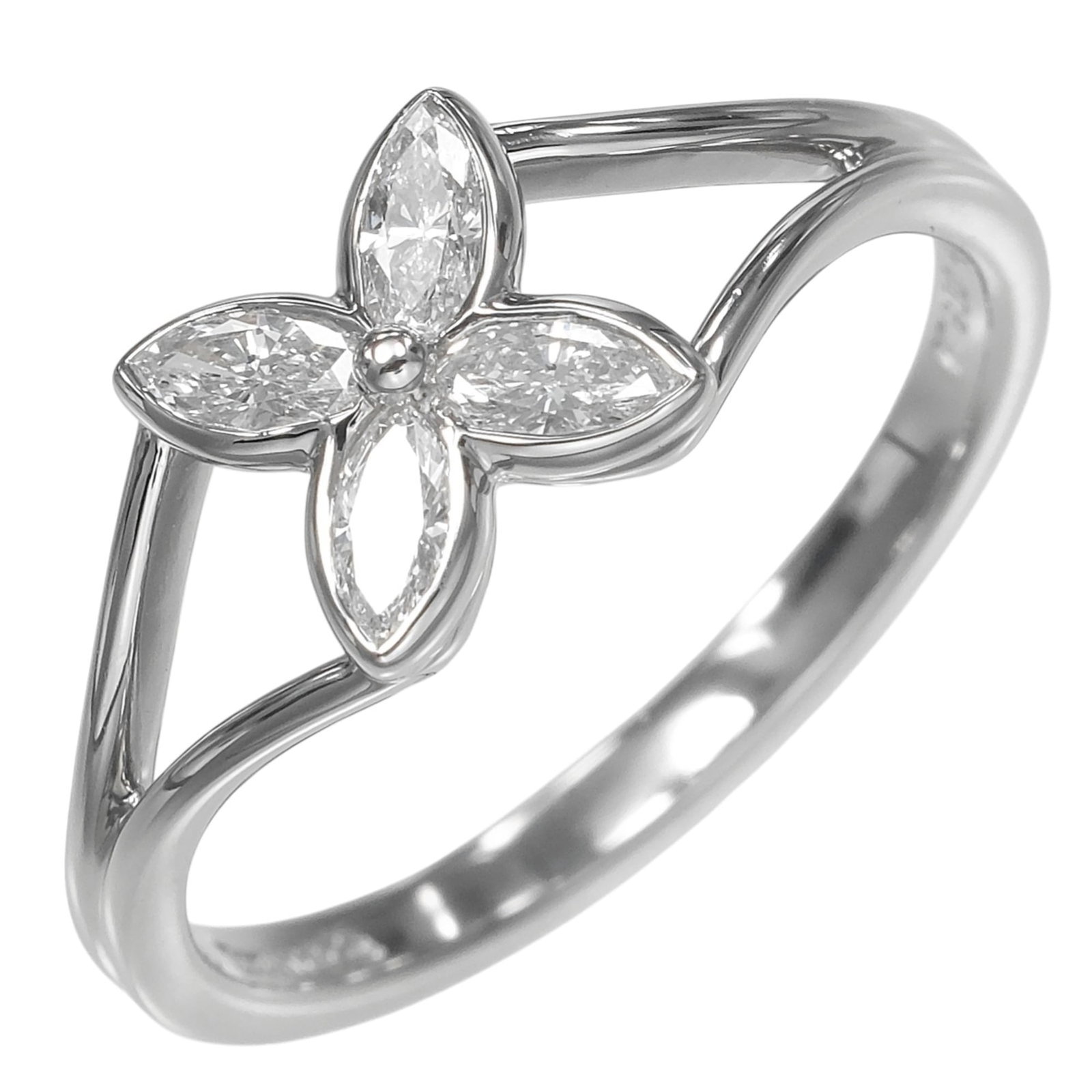 950 Tiffany Band Ring Platinum: 950 Tiffany Band Ring Platinum A stunning 950 Platinum band ring from Tiffany, this elegant piece boasts a sleek silver finish and is crafted from high-quality platinum for a luxurious feel. With its