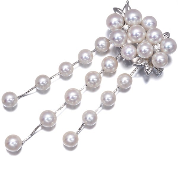 Wg Tasaki Pendant And Brooch Akoya Pearl Diamond Chandelier Drop 18K: Wg Tasaki Pendant And Brooch Akoya Pearl Diamond Chandelier Drop 18K Elegant and sophisticated, this stunning 18k white gold pendant showcases a luminous Akoya pearl surrounded by sparkling diamonds,