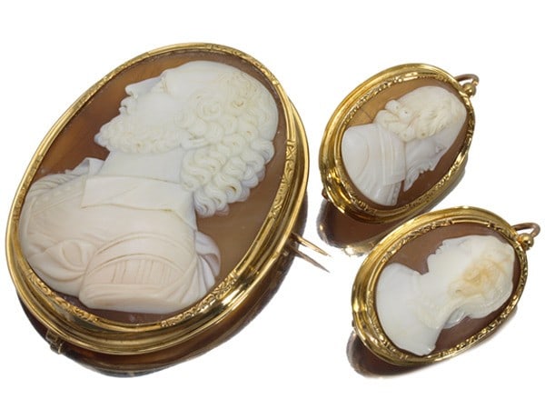 Antique 18K 750 Yellow Gold Cameo Brooch and Earrings: Antique 18K 750 Yellow Gold Cameo Brooch and Earrings Experience the elegance of antique France with these exquisite 18K yellow gold cameo brooch and earrings, set in intricate detail with mother of p