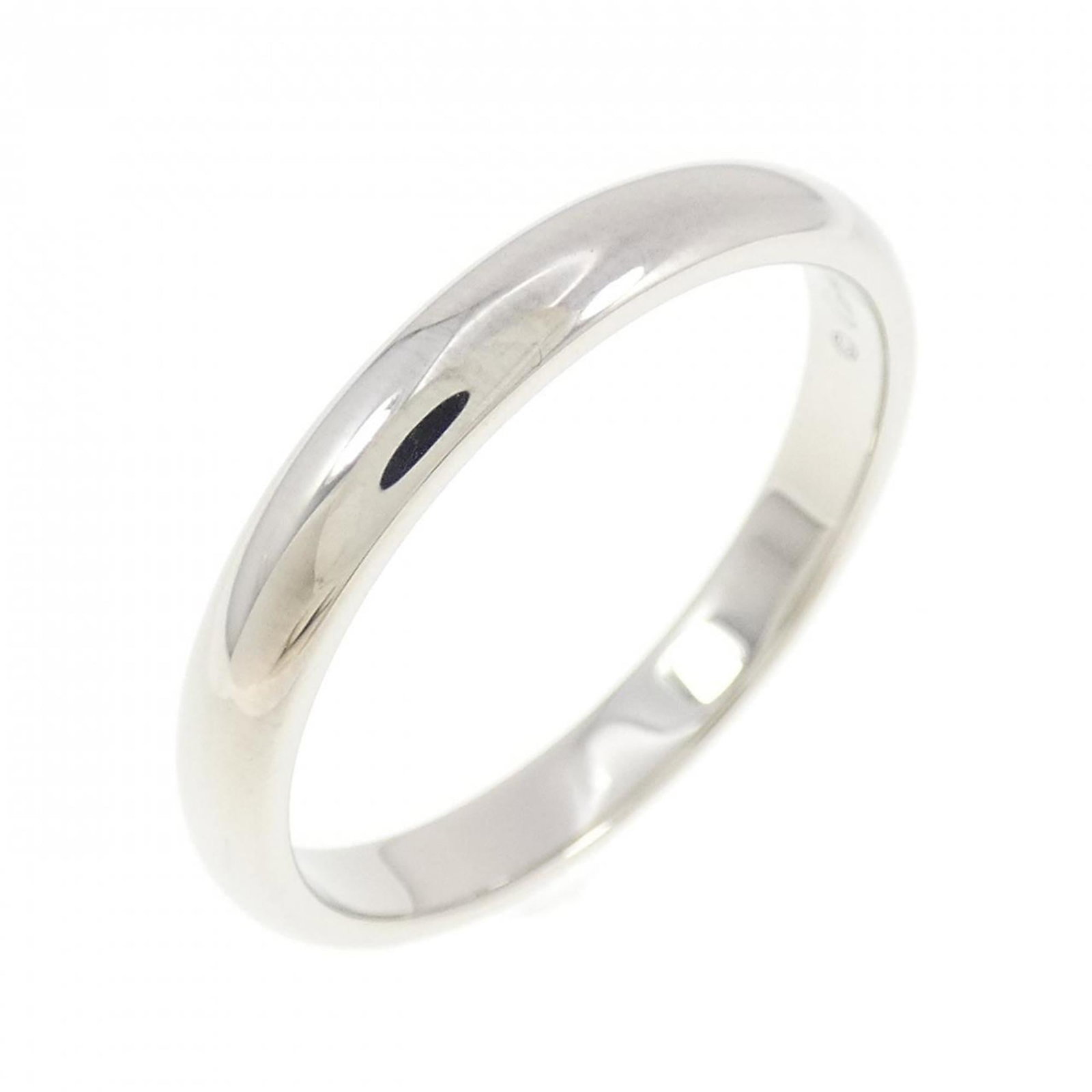 Cartier Platinum 950 Band Ring: Cartier Platinum 950 Band Ring A stunning Cartier Platinum 950 band ring, crafted from the finest platinum and boasting a sleek, sophisticated design that exudes timeless elegance. With its classic st