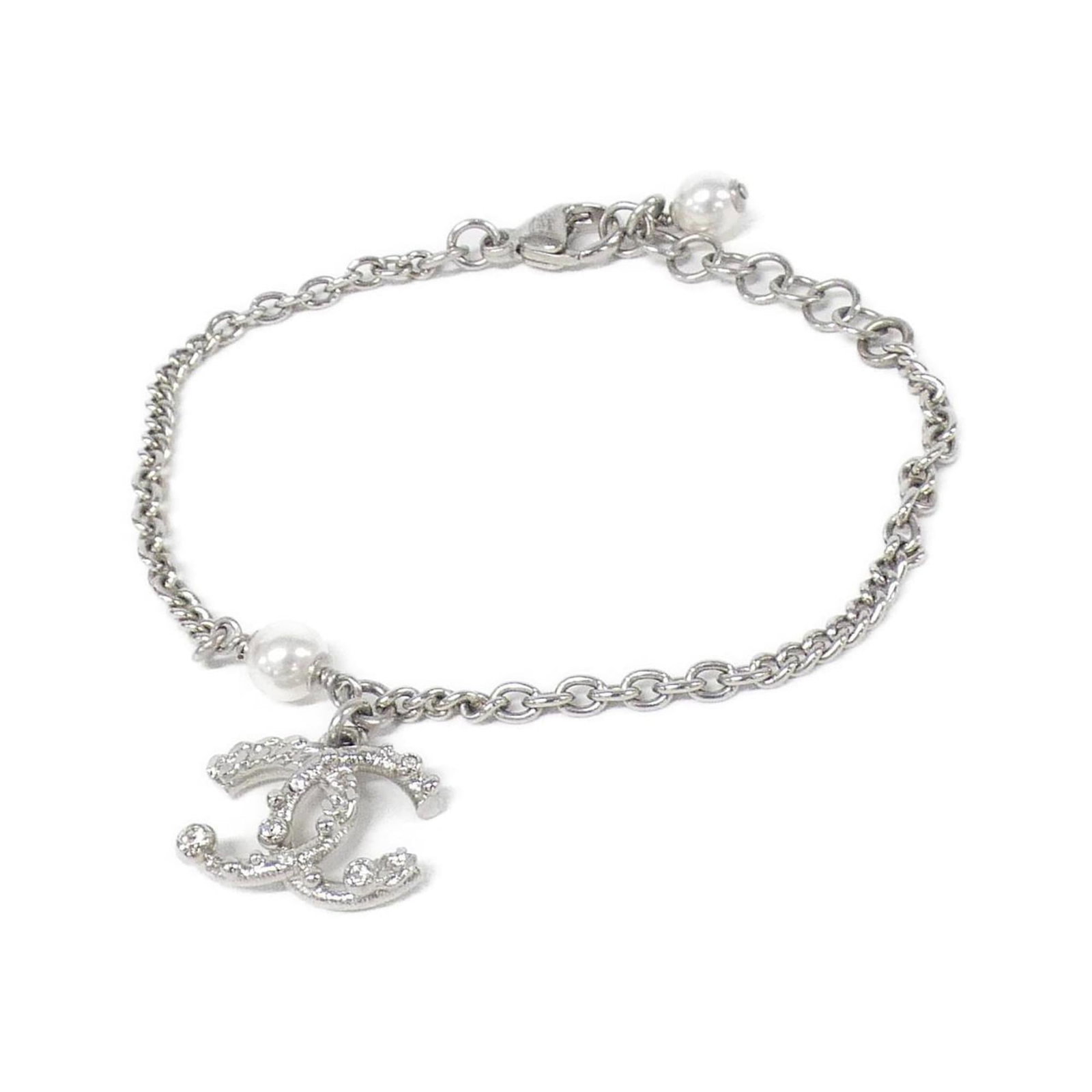 Bracelet Chanel Charm: Bracelet Chanel Charm Elevate your style with the iconic Chanel charm bracelet, featuring a sleek silver and white design that adds a touch of luxury to any outfit. With its adjustable length and dura