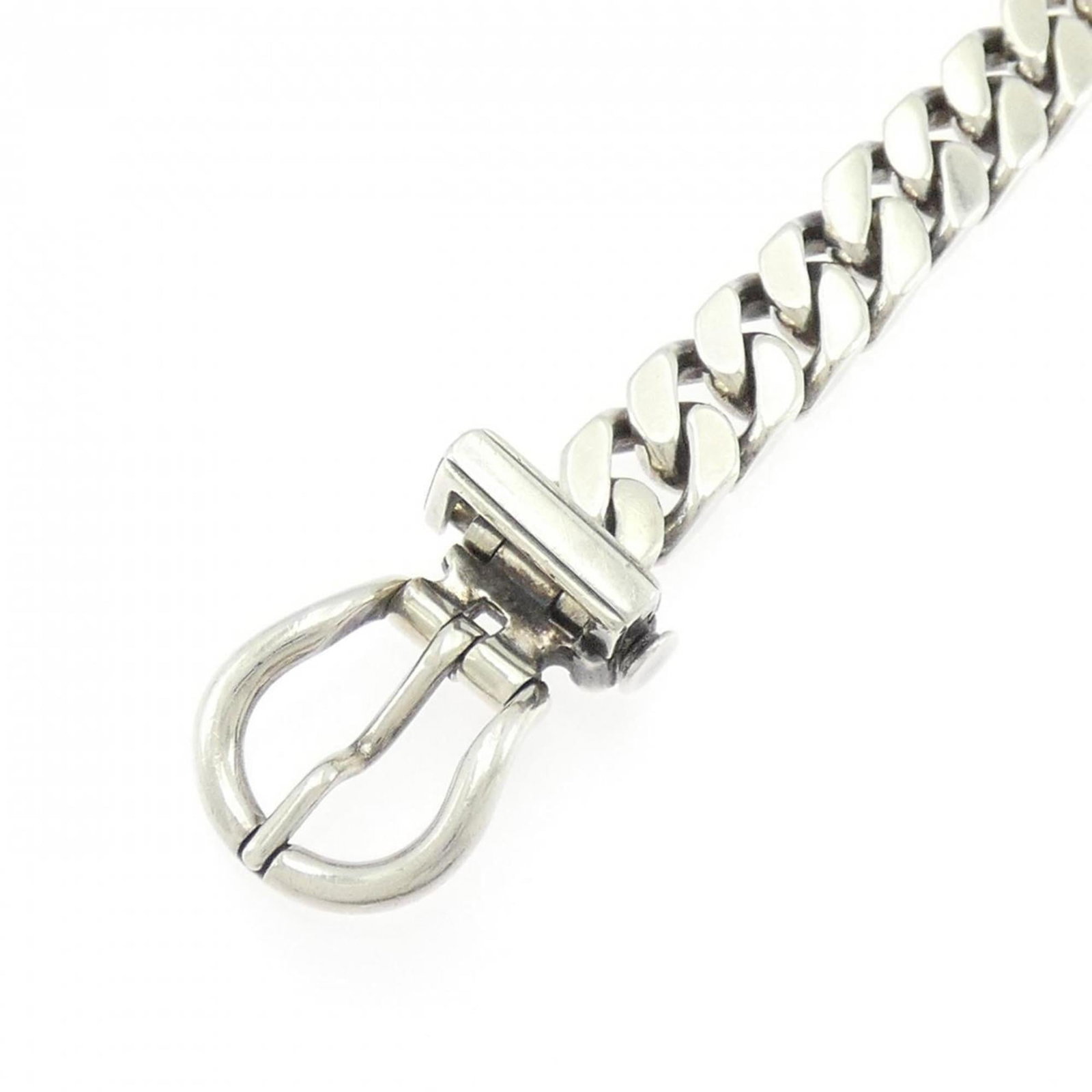 Bracelet Hermes Charm: Bracelet Hermes Charm A beautiful, pre-owned Hermes charm bracelet in excellent condition, featuring the iconic brand's signature style and charm. With its 18cm-19cm length and adjustable size, this d