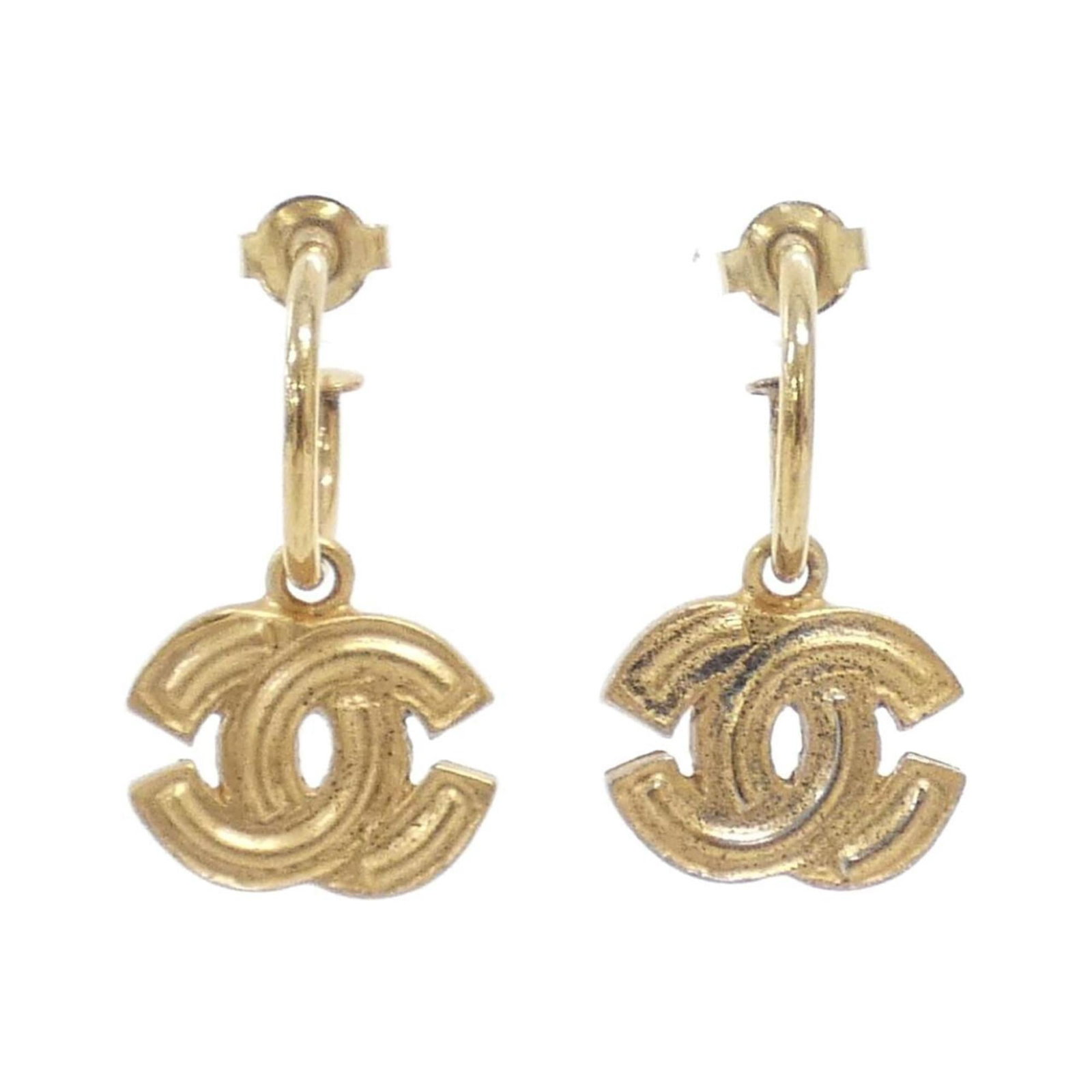 Earrings Chanel Stud: Earrings Chanel Stud Elevate your everyday style with these stunning Chanel stud earrings, boasting the iconic interlocking CC logo in 18k gold. With their sleek, understated design and durable constr
