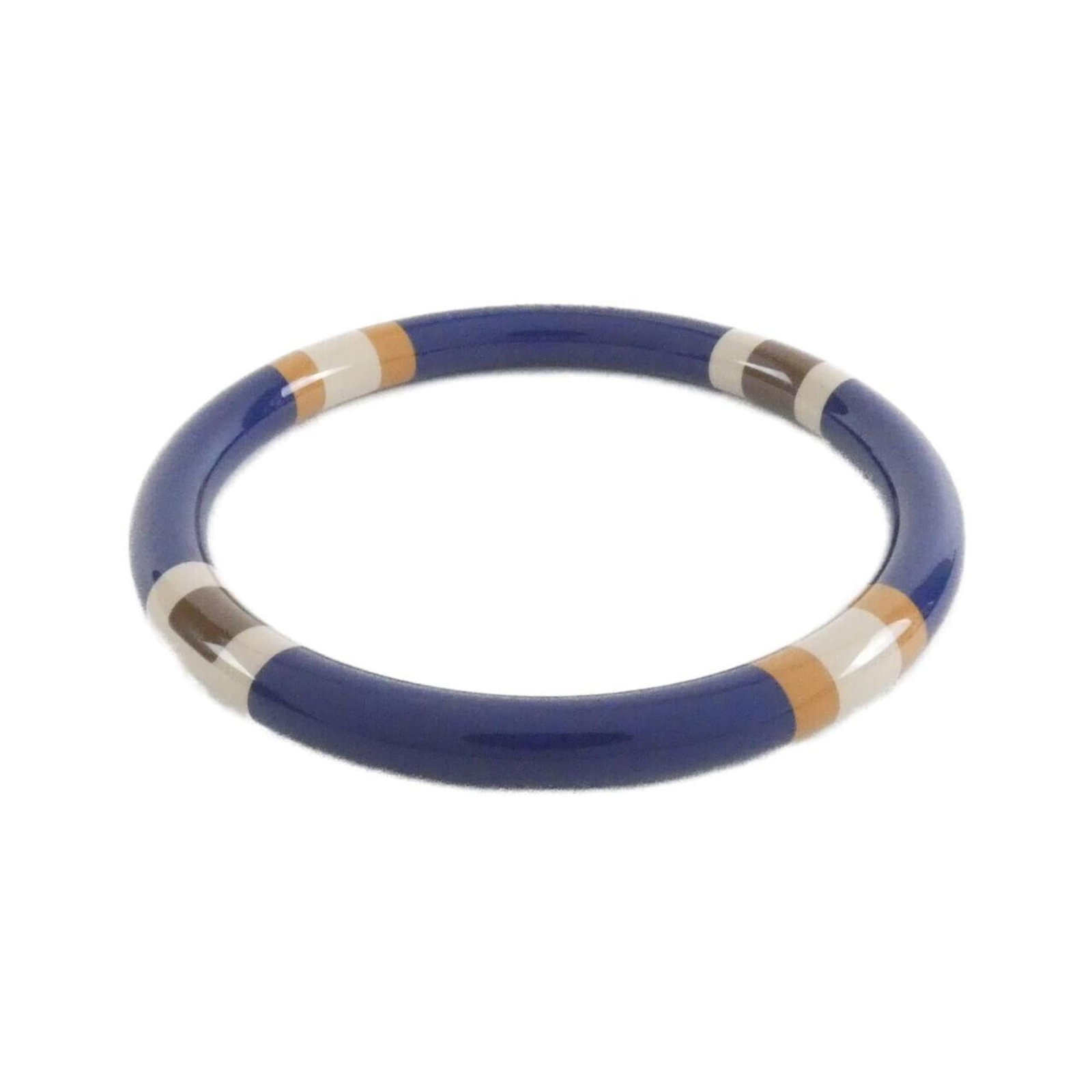 Hermes Bangle with Lacquer and Wood: Hermes Bangle with Lacquer and Wood A stunning Hermes bangle, crafted from rich lacquer and wood, boasts a vibrant blue hue that adds a pop of color to any outfit. With its sleek design and high-quali