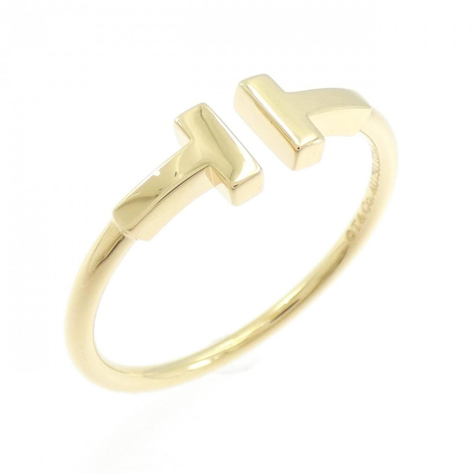 (18K) Tiffany Band Ring Yellow Gold: (18K) Tiffany Band Ring Yellow Gold A timeless piece of elegance, this 18K yellow gold Tiffany band ring boasts classic sophistication with its simple yet striking design. With its high-quality yellow