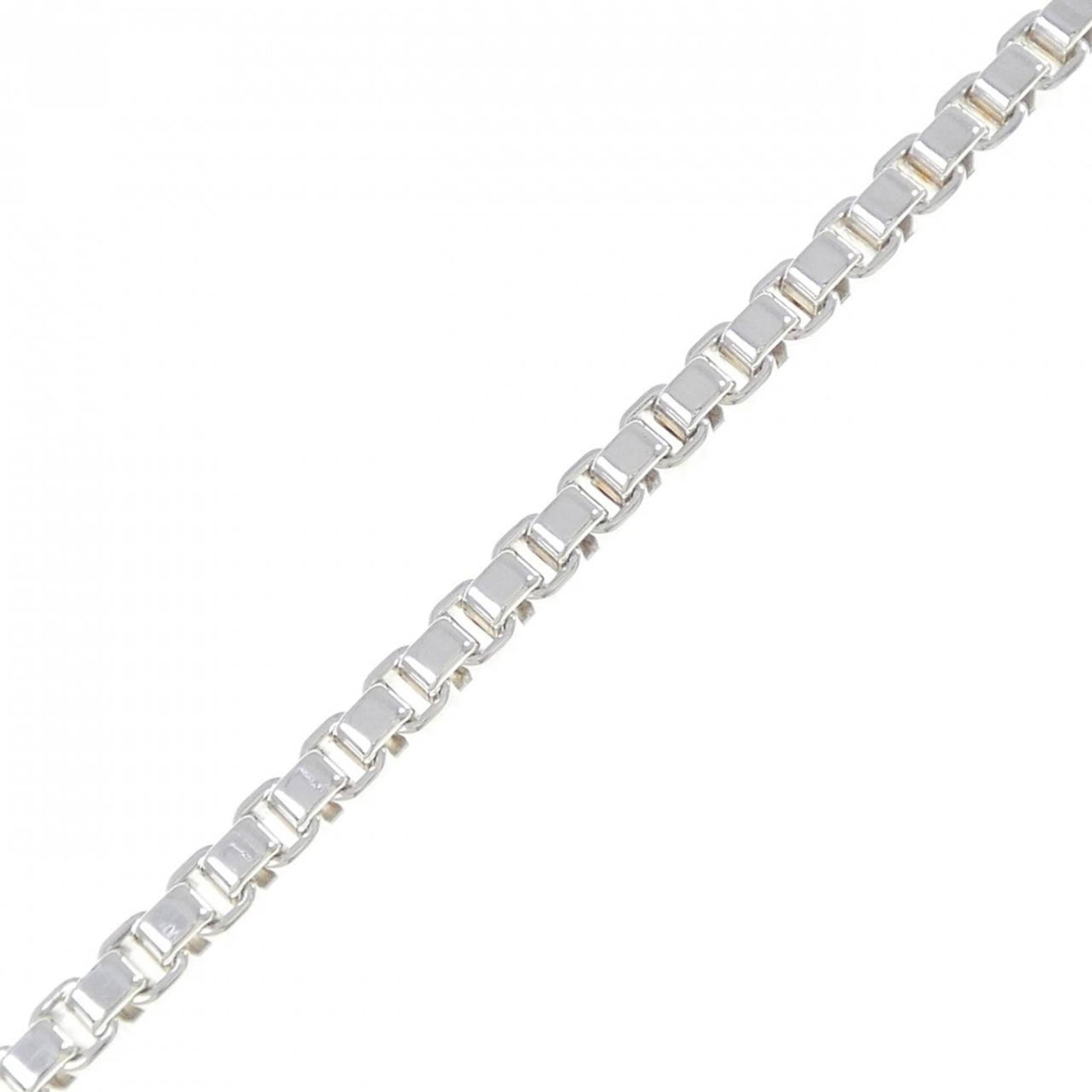 925 Tiffany Charm Bracelet Silver: 925 Tiffany Charm Bracelet Silver A beautiful 925 Tiffany charm bracelet, expertly crafted from sterling silver and boasting a classic design that exudes timeless elegance. With its 19cm length and de