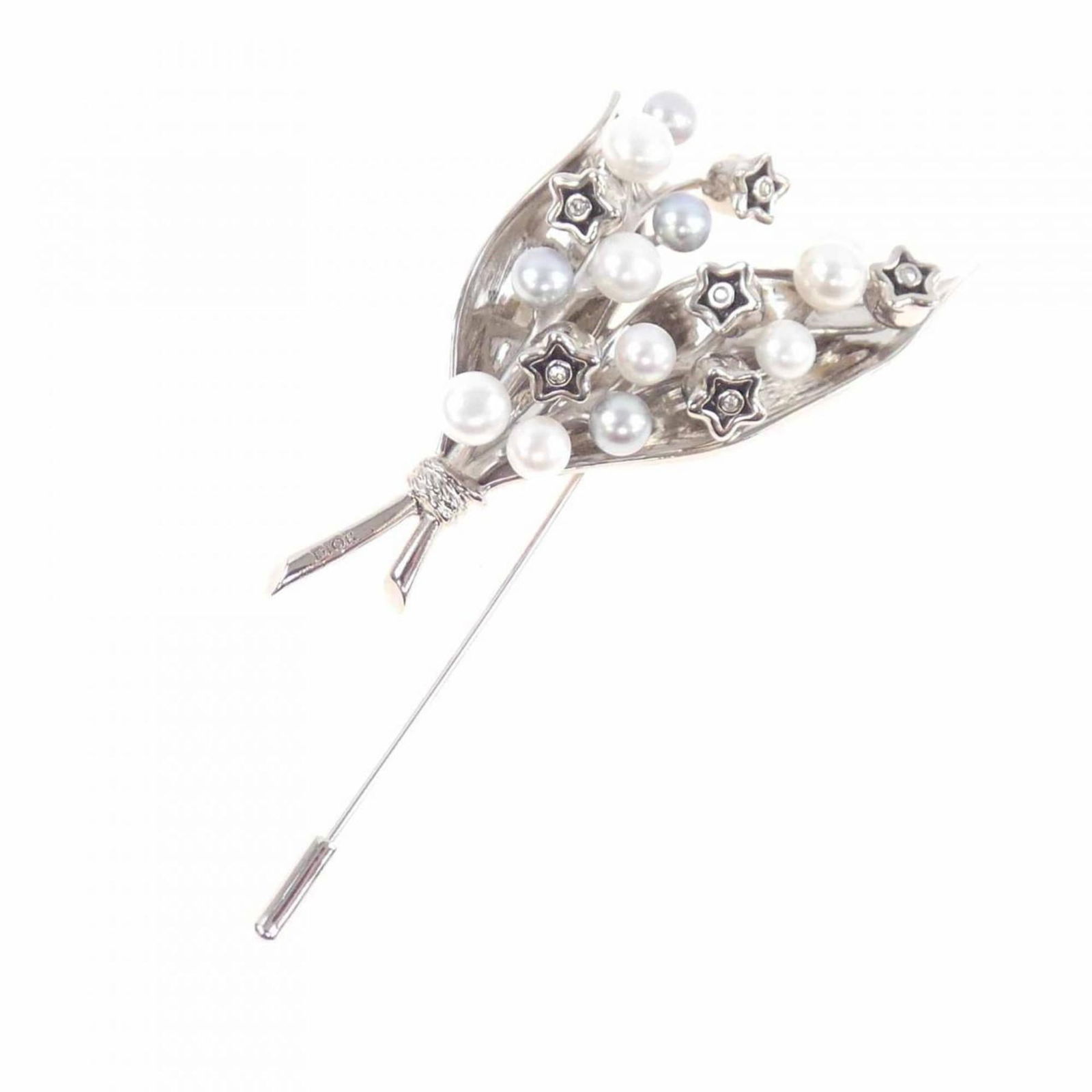Brooch Christian Dior: Brooch Christian Dior A stunning silver brooch from the iconic Christian Dior brand, this piece boasts sleek lines and sophistication, making it a timeless addition to any outfit. With its 4cm x 7.2cm