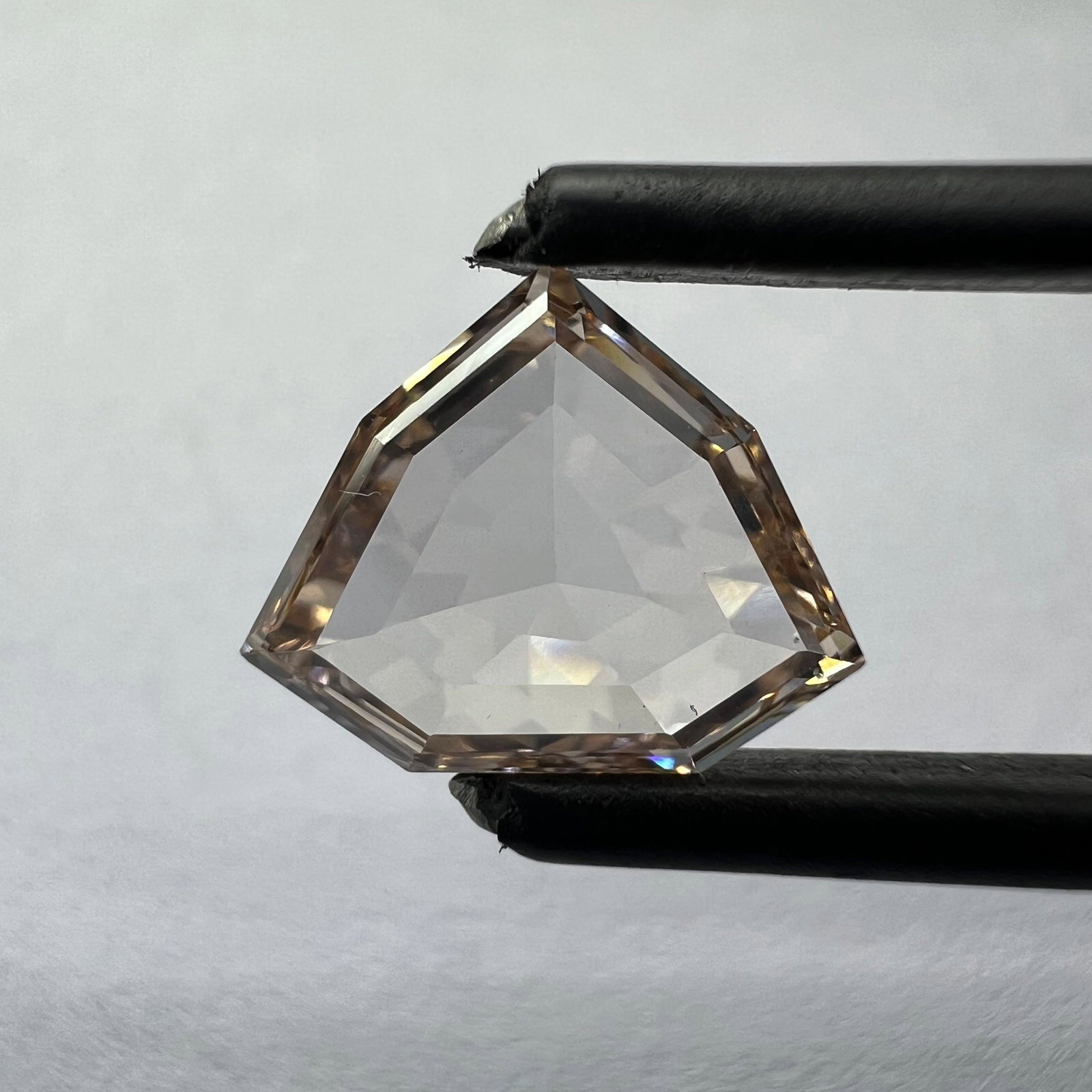 Pink VVS2 1.15ct Loose Lab Diamond: Pink VVS2 1.15ct Loose Lab Diamond A rare and breathtakingly beautiful pink lab diamond, weighing 1.15 carats, boasts exceptional clarity with a VVS2 grade and vibrant color that shines with a subtle
