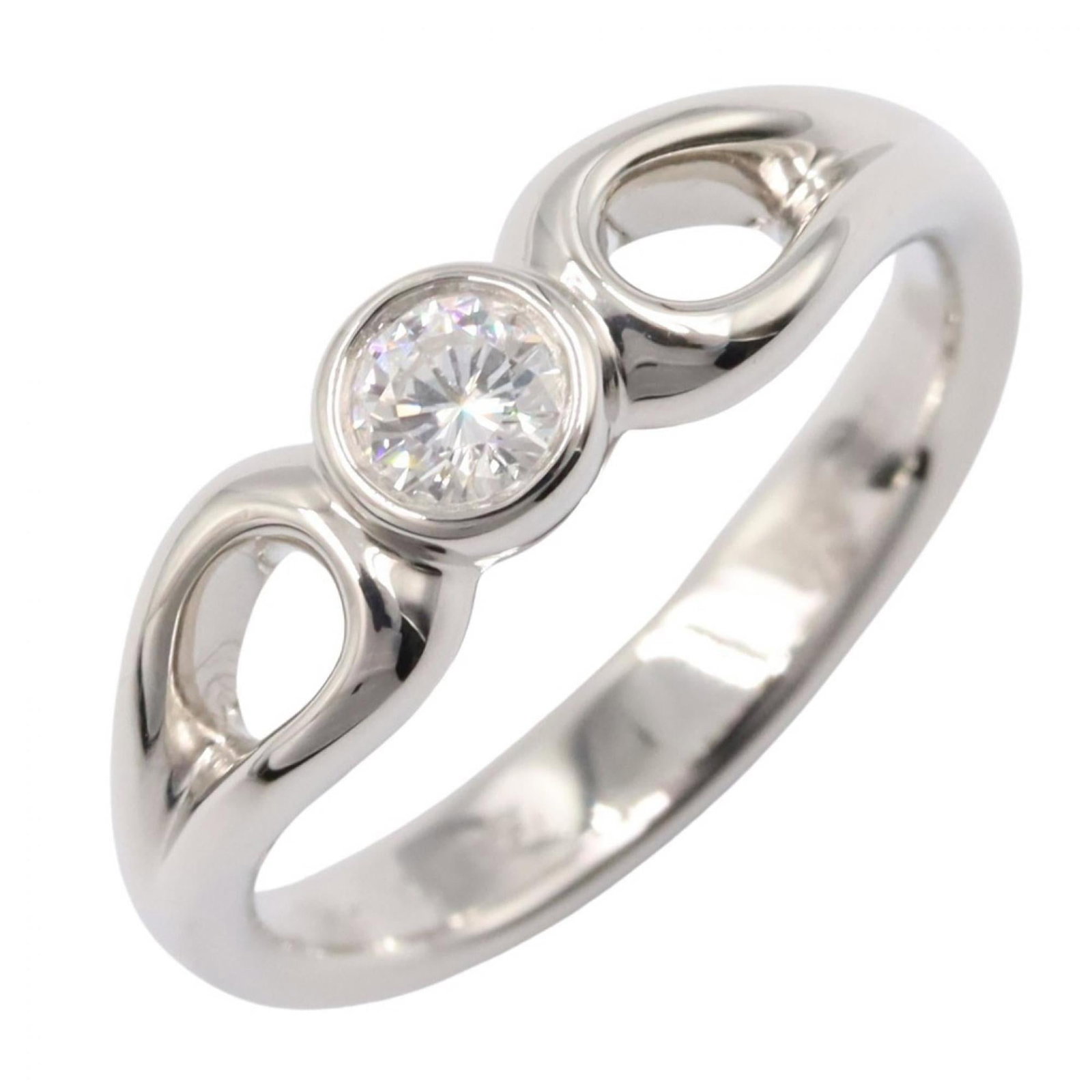 950 Tiffany Band Ring Platinum: 950 Tiffany Band Ring Platinum A stunning 950 Tiffany Band Ring in platinum, showcasing the iconic brand's signature style with its clear and sleek design. With its high-quality platinum material and