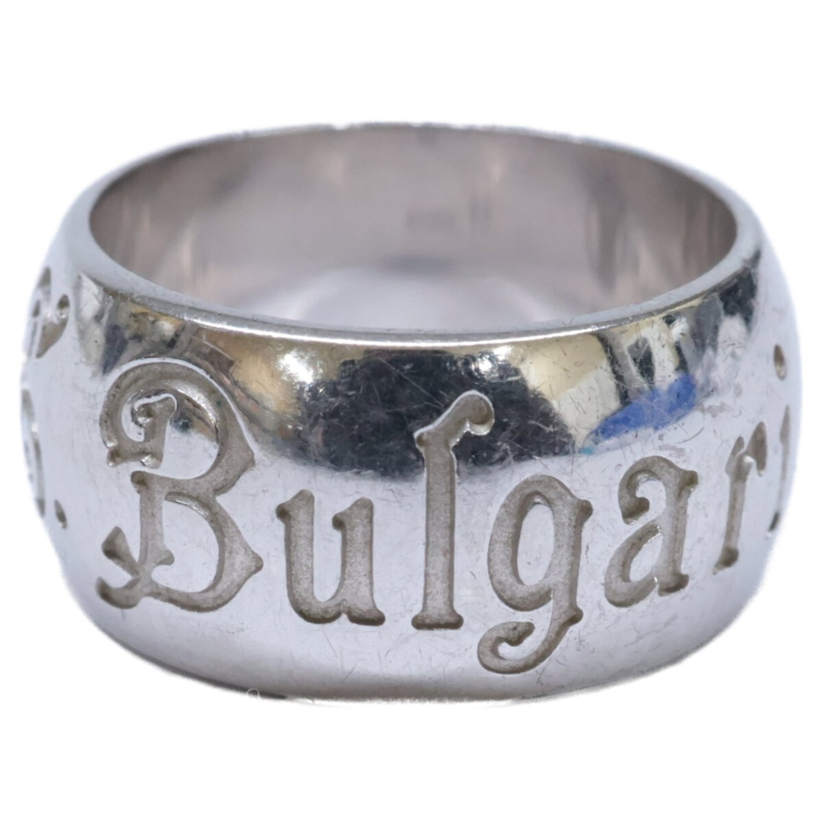 Bvlgari Silver 925 Band Ring: Bvlgari Silver 925 Band Ring Elevate your style with the sleek and sophisticated Bvlgari Silver 925 Band Ring, crafted from high-quality silver that catches the light beautifully. This timeless piece