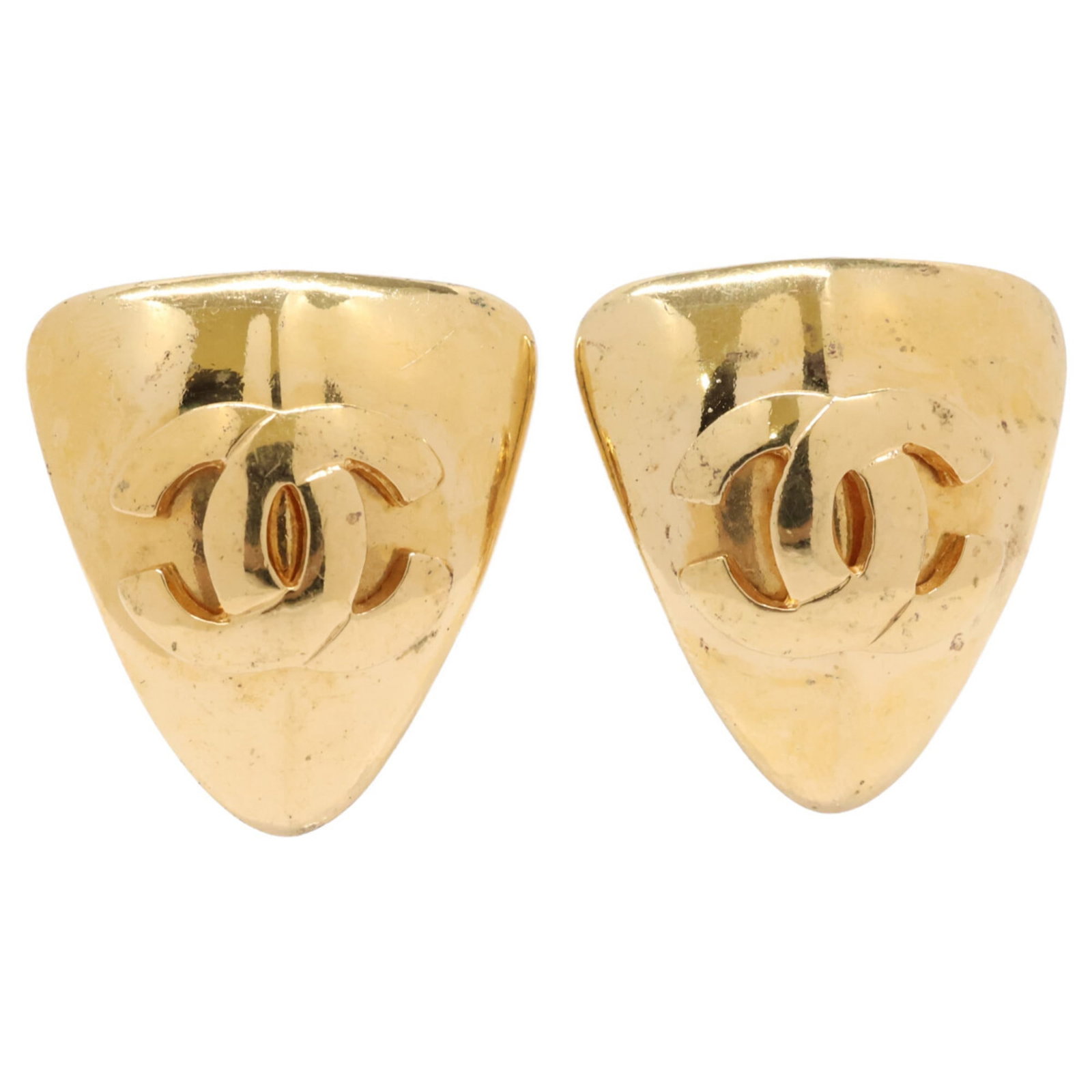 Chanel Clip Earrings in Metal: Chanel Clip Earrings in Metal Elevate your everyday look with these iconic Chanel clip earrings in gold metal, featuring the timeless design of the French fashion house. With their sleek and sophistic