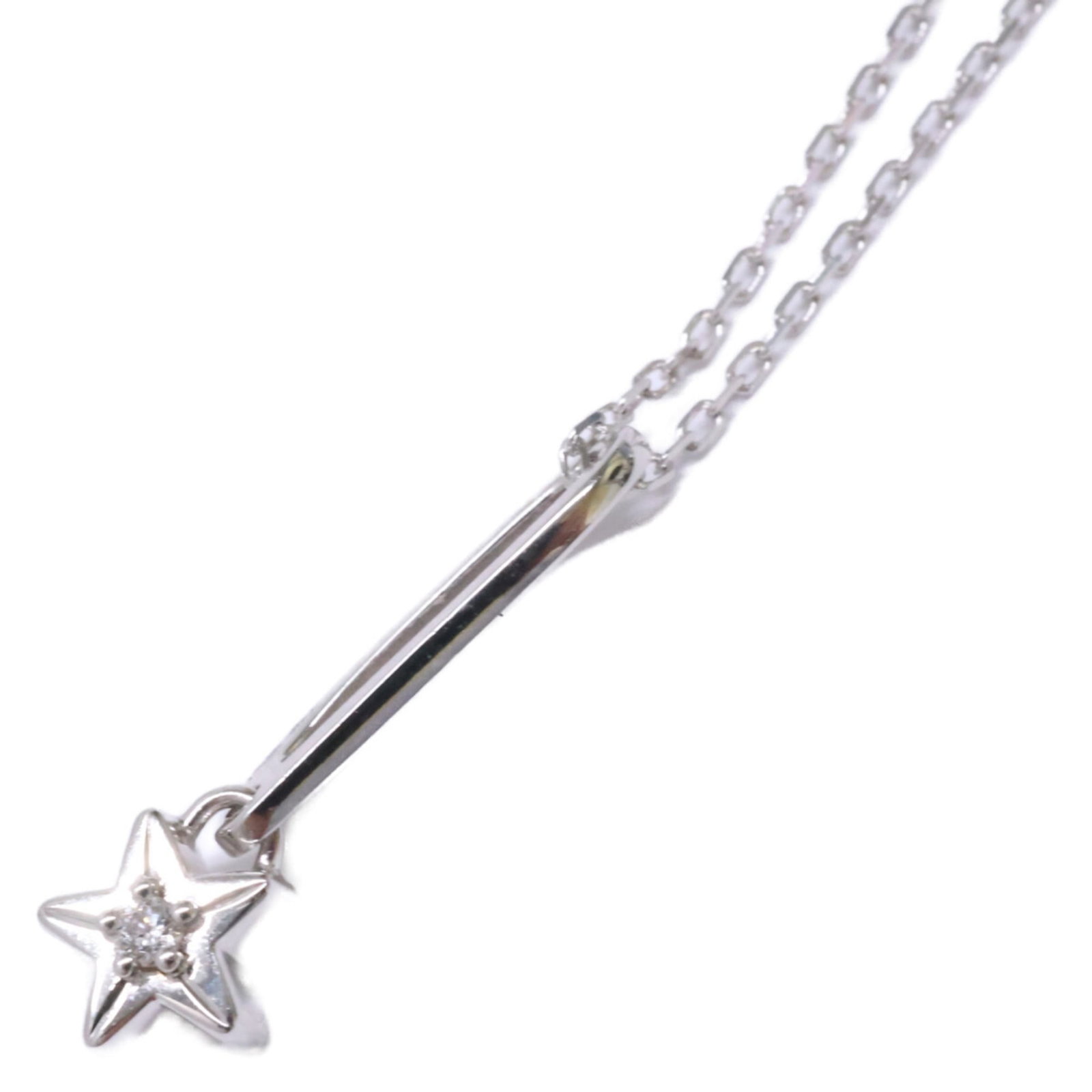 Celine 750 1P Diamond Star Motif Necklace in White Gold for Women: Celine 750 1P Diamond Star Motif Necklace in White Gold for Women Elevate your style with the luxurious Celine 750 1P Diamond Star Motif Necklace, crafted in 18K white gold and adorned with sparkling