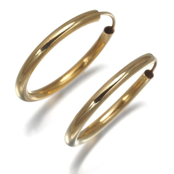 Yellow Gold 18K 750 Hoop Earrings: Yellow Gold 18K 750 Hoop Earrings Elevate your everyday style with these stunning 18k yellow gold hoop earrings, expertly crafted in Japan to perfection. The sleek and timeless design of these hoops m