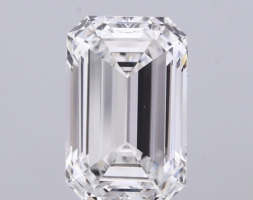 IGI Emerald 5.07ct F VVS2 Loose Lab Diamond: IGI Emerald 5.07ct F VVS2 Loose Lab Diamond Experience the exceptional beauty of a lab-grown IGI Emerald 5.07ct F VVS2 diamond, boasting an impressive cut and flawless clarity. This rare gemstone shin