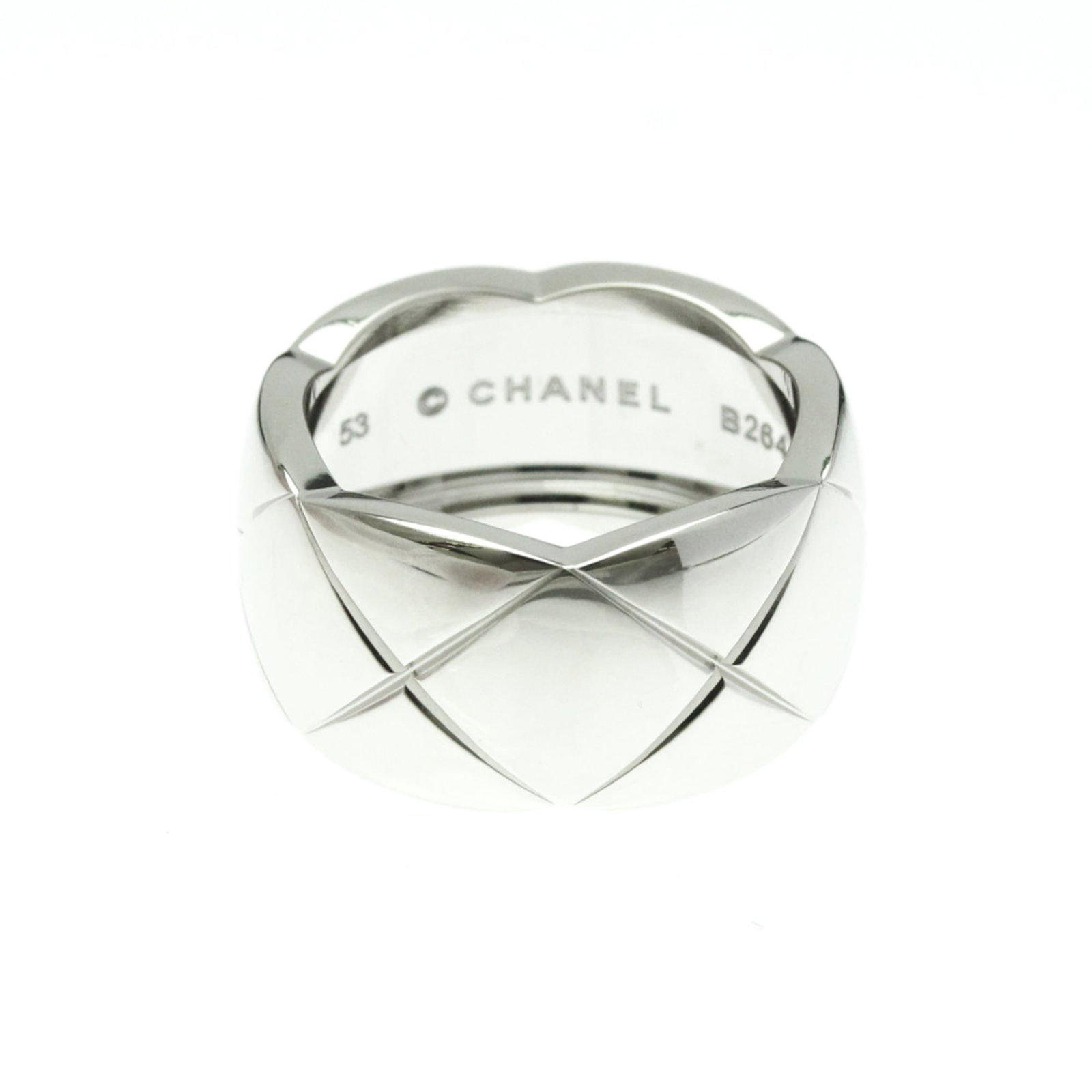 Chanel 18k White Gold Band Ring: Chanel 18k White Gold Band Ring A sleek and sophisticated Chanel band ring, crafted from 18k white gold, adds a touch of timeless elegance to any outfit. With its slender width and comfortable fit, th