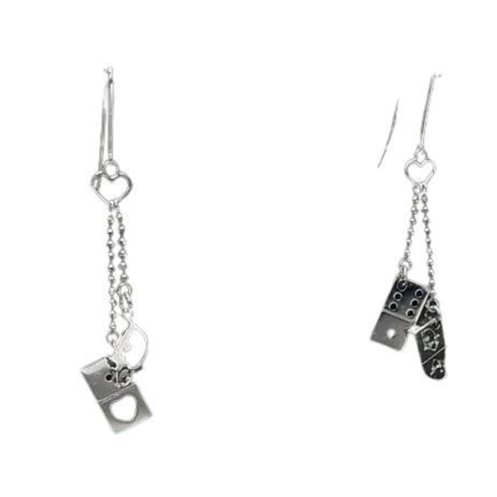 Christian Dior Drop Earrings in Metal: Christian Dior Drop Earrings in Metal Elevate your everyday style with these stunning Christian Dior drop earrings in silver metal. With their sleek 40mm length and delicate 7mm width, they add a touc