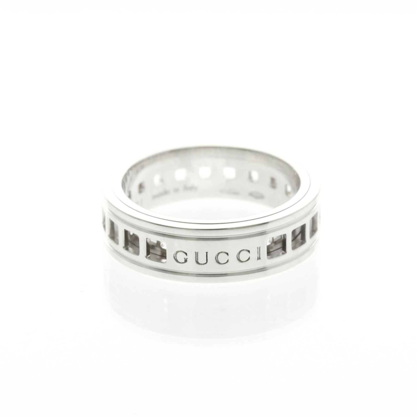 White Gold 18K Gucci Band Ring: White Gold 18K Gucci Band Ring Elevate your style with this stunning 18K white gold Gucci band ring, boasting sleek lines and a sophisticated silver tone that adds a touch of luxury to any outfit. Wit
