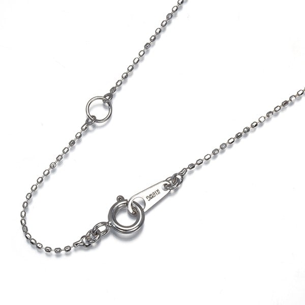 18k White Gold 40cm Cut Ball Bead Chain Necklace: 18k White Gold 40cm Cut Ball Bead Chain Necklace Elevate your style with this stunning 18k white gold chain necklace, boasting a sleek 40cm cut ball bead design that adds a touch of sophistication to