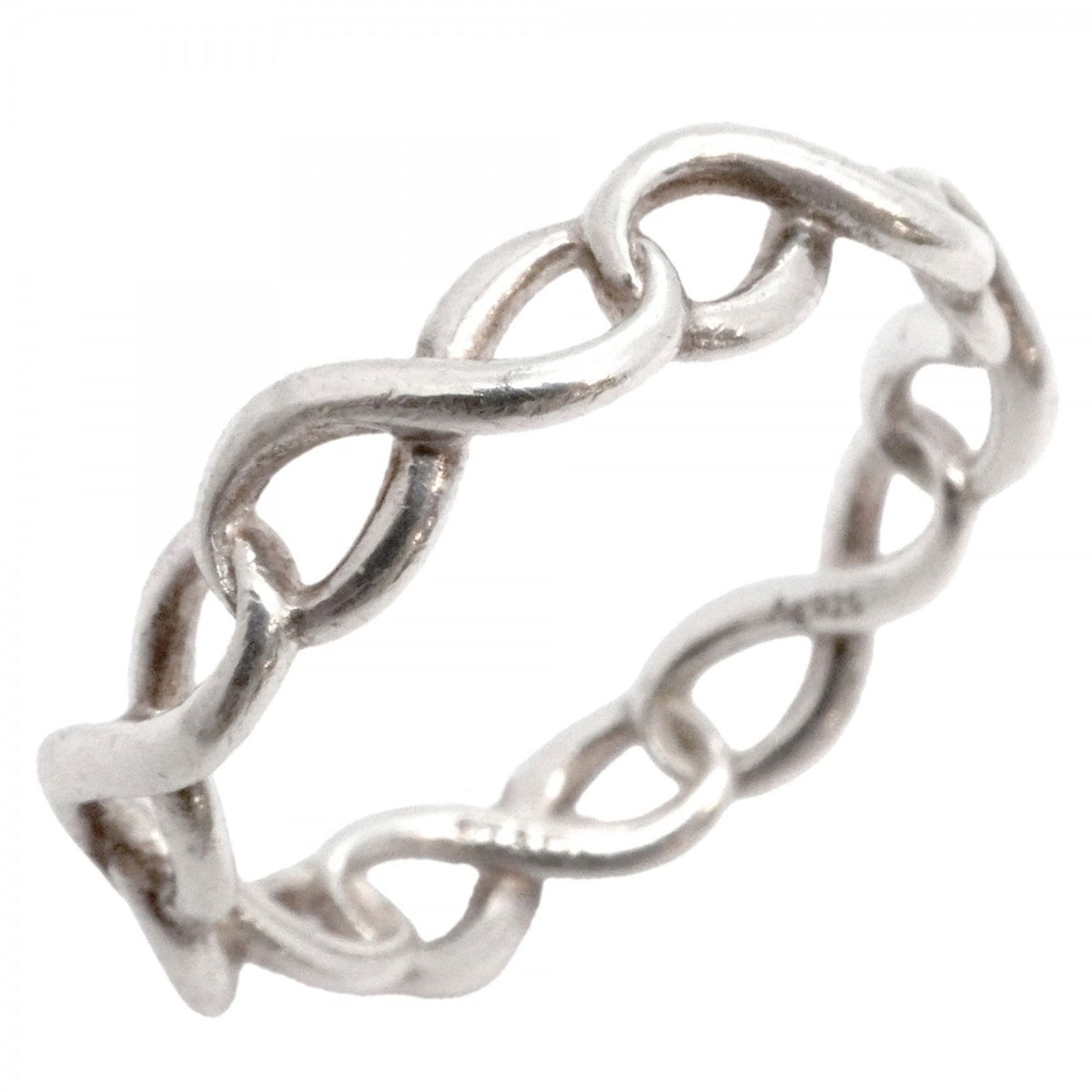 925 Tiffany Band Ring Silver: 925 Tiffany Band Ring Silver A beautiful 925 Tiffany band ring in excellent condition, despite showing signs of wear from previous use. The silver band boasts a classic design that exudes timeless ele