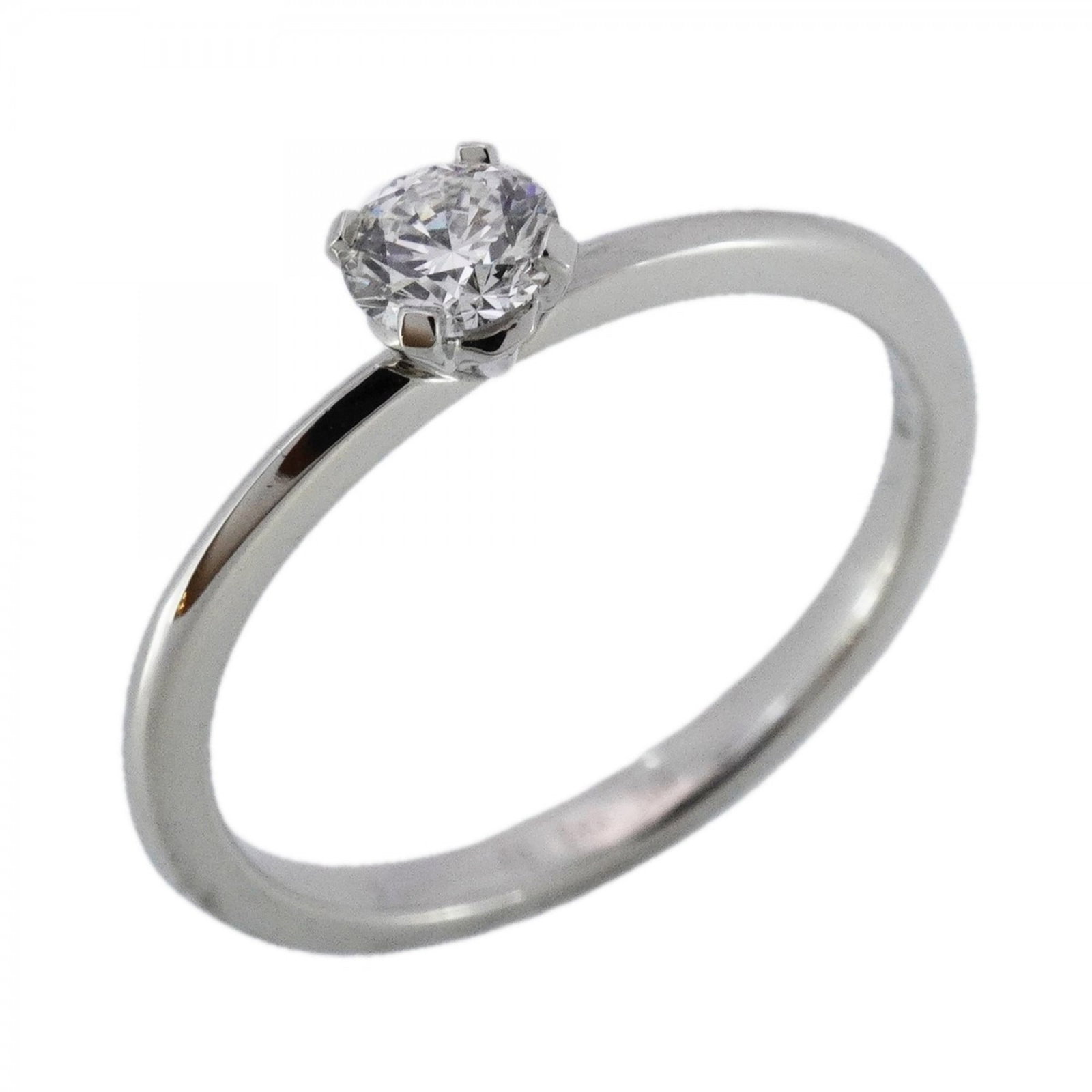 950 Tiffany Band Ring Platinum: 950 Tiffany Band Ring Platinum A stunning 950 platinum band ring from Tiffany, adorned with a beautiful diamond, adds a touch of timeless elegance to any outfit. With its sleek design and luxurious fe