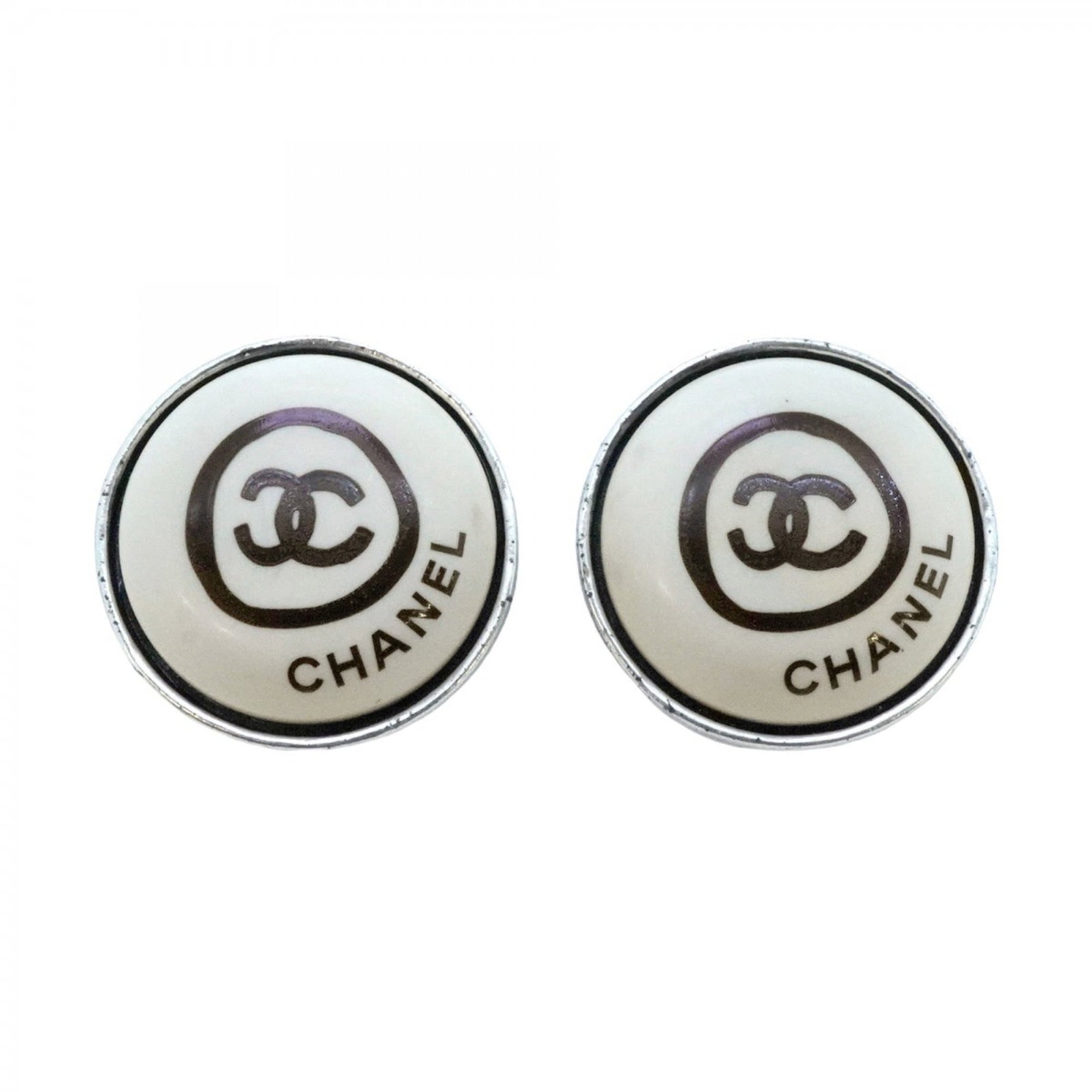Chanel Clip Earrings in Metal: Chanel Clip Earrings in Metal Add a touch of timeless elegance to your outfit with these stunning Chanel clip earrings in silver and white metal. With their sleek design and classic style, they're per