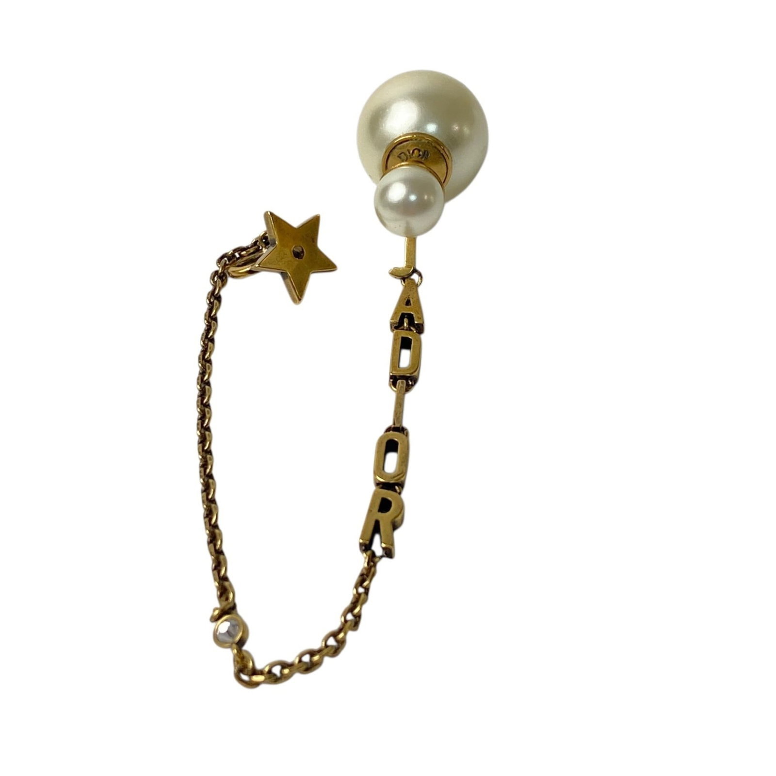 Earrings Christian Dior Stud: Earrings Christian Dior Stud Add a touch of timeless elegance to your outfit with these stunning Christian Dior stud earrings, featuring the iconic brand's signature style and craftsmanship. In excell