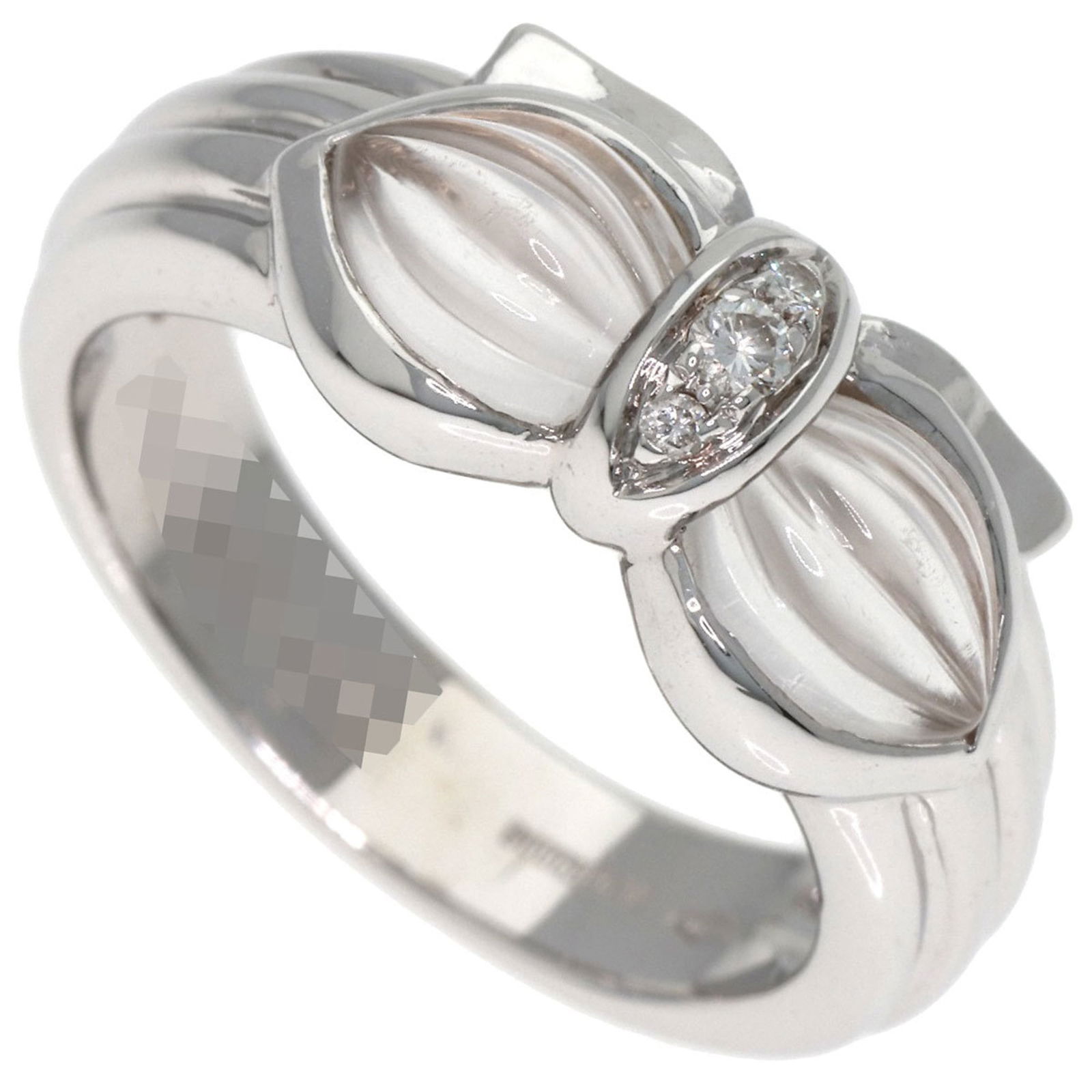 Boucheron 18K White Gold 3-Piece Diamond Ring for Women: Boucheron 18K White Gold 3-Piece Diamond Ring for Women A stunning Boucheron 18K white gold three-piece diamond ring, perfect for the discerning woman who appreciates luxury and elegance. This exquisi