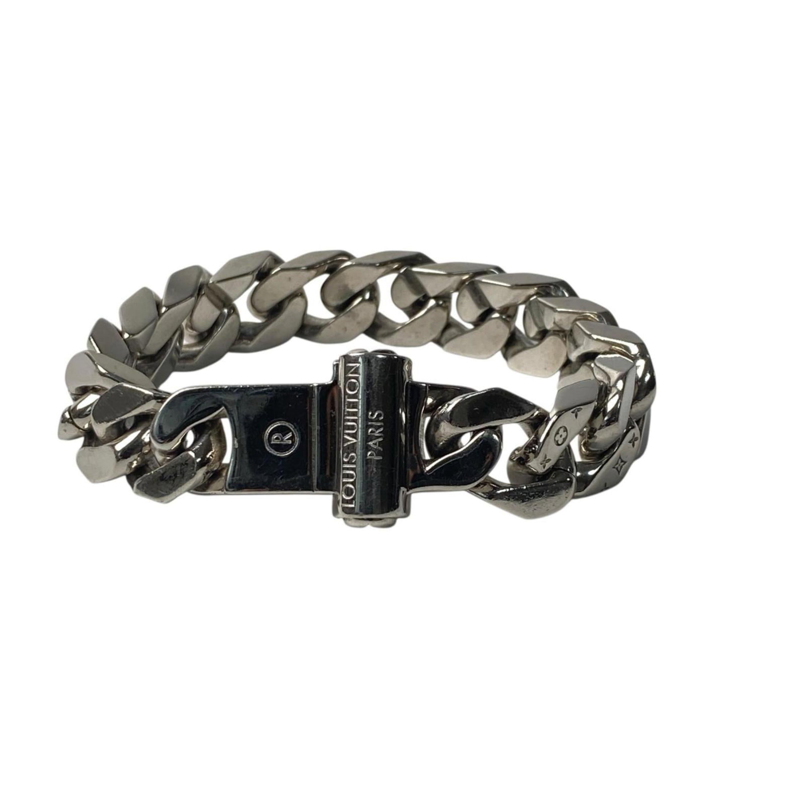 Louis Vuitton Charm Metal Bracelet: Louis Vuitton Charm Metal Bracelet A sleek and sophisticated accessory for the modern man, this Louis Vuitton charm metal bracelet boasts a timeless silver finish and a classic design that exudes luxu