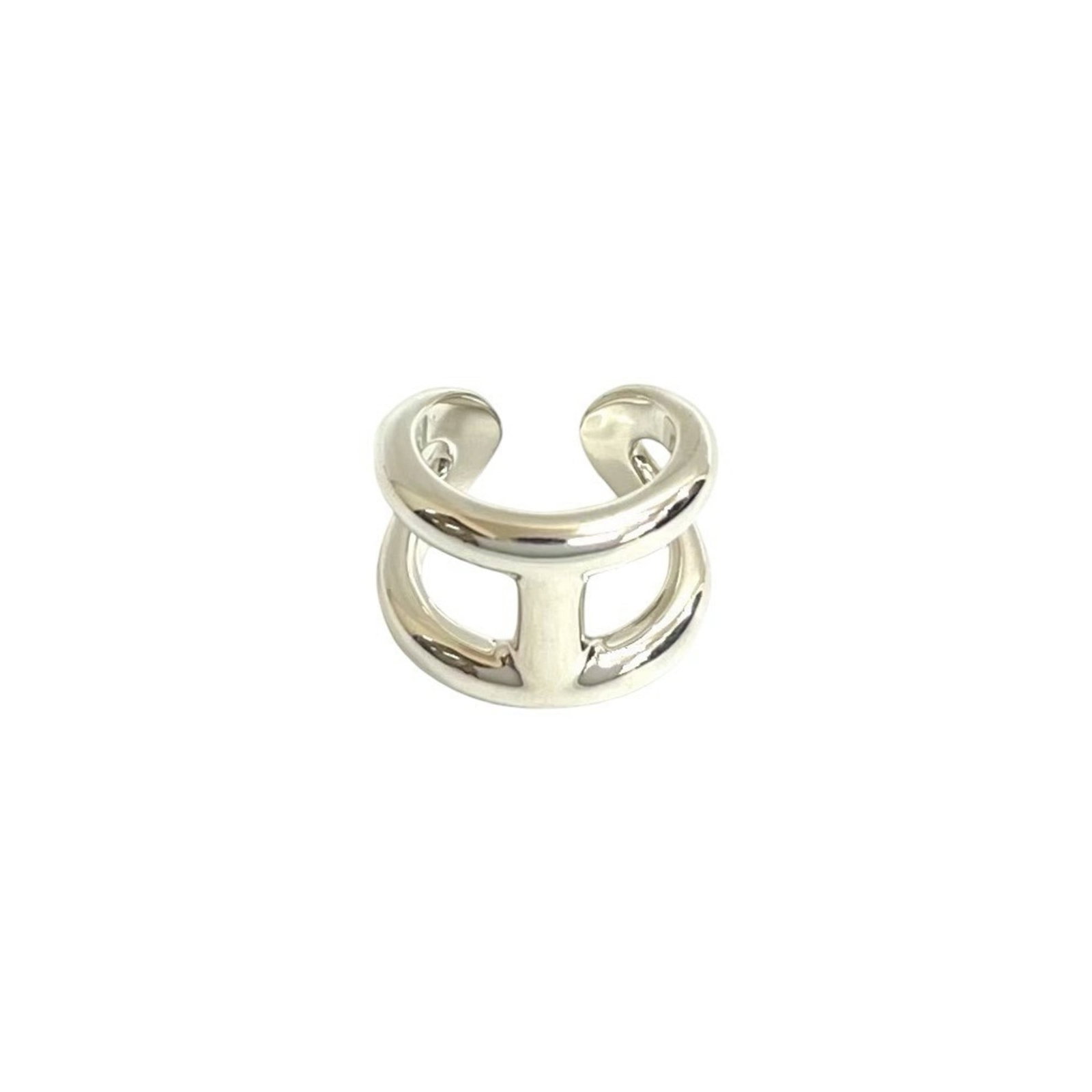 Hermes Silver 925 Band Ring: Hermes Silver 925 Band Ring Elevate your style with this stunning Hermes Silver 925 Band Ring, crafted from high-quality silver that catches the light beautifully. With its sleek and modern design, th