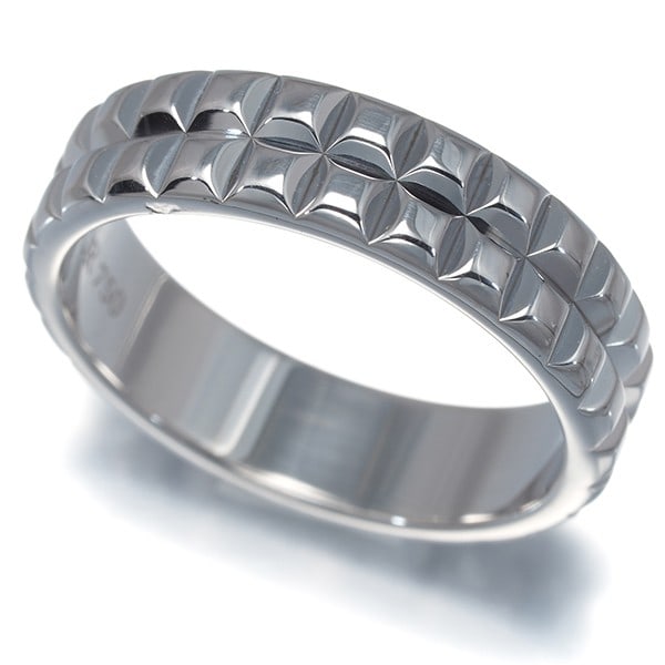 Boucheron 18k White Gold 2-Row Quatre Clou De Paris Ring (Eu58): Boucheron 18k White Gold 2-Row Quatre Clou De Paris Ring (Eu58) A stunning Boucheron Quatre Clou de Paris ring in 18k white gold, boasting the iconic French design that has captivated collectors for c