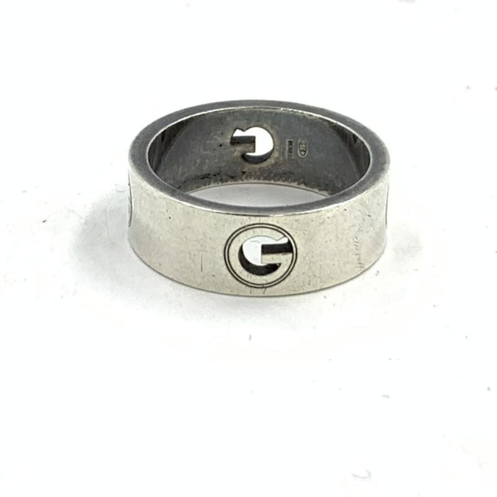 GUCCI G Ring, Silver 925, Size 22: GUCCI G Ring, Silver 925, Size 22 A sleek and sophisticated Gucci silver ring, size 22, adds a touch of luxury to any outfit with its understated elegance. Made from high-quality 925 sterling silver,