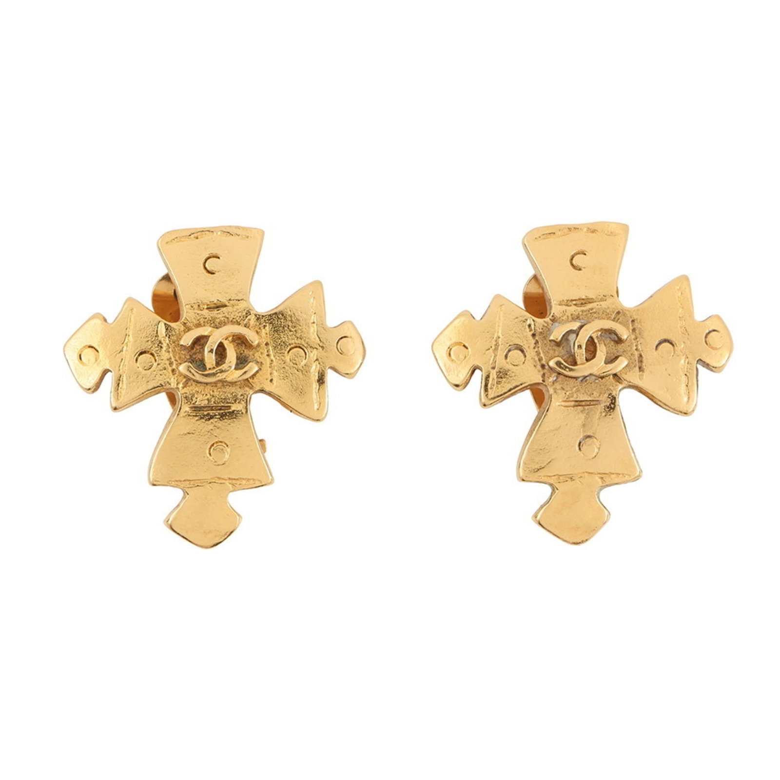 Chanel Clip Earrings in Metal: Chanel Clip Earrings in Metal Elevate your everyday look with these stunning Chanel clip earrings in gold metal, featuring the iconic interlocking CC logo. With their sleek design and subtle shine, th