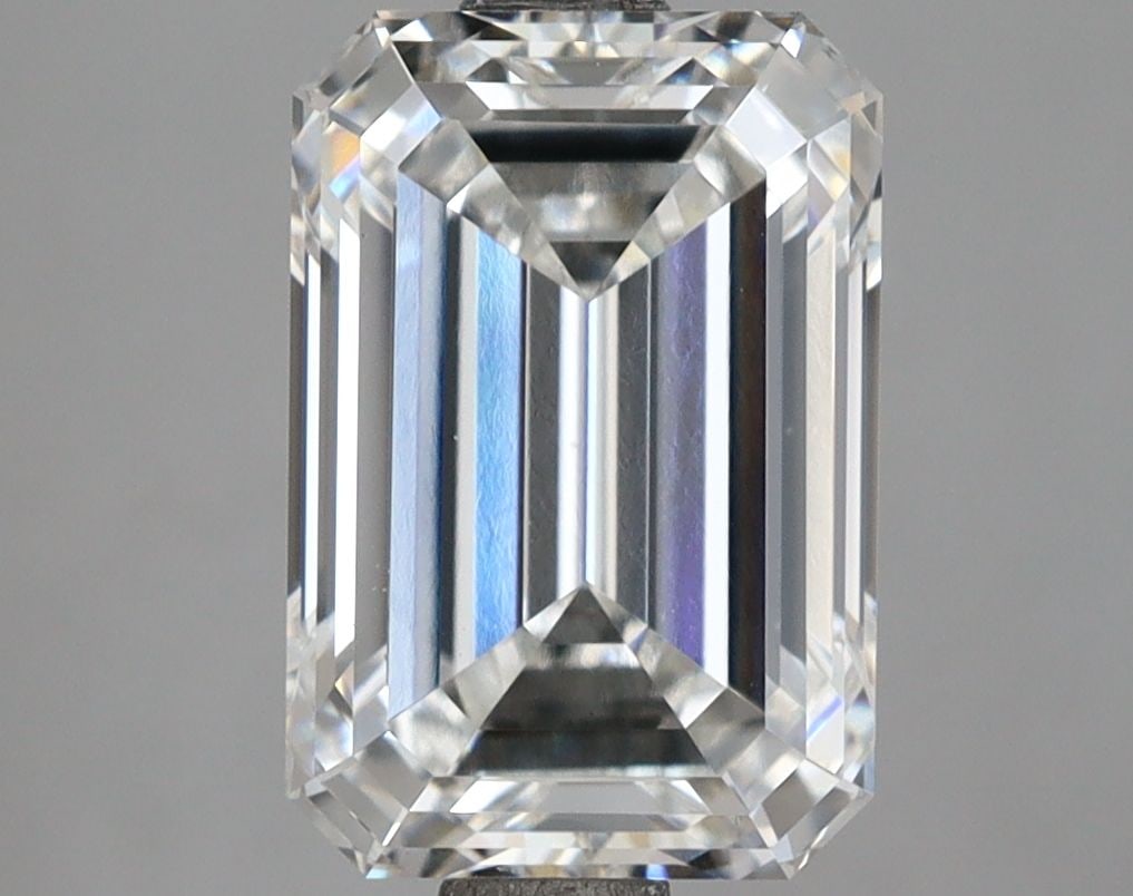 Loose Lab Diamond - IGI Emerald 3.08ct E VVS2: Loose Lab Diamond - IGI Emerald 3.08ct E VVS2 Experience the beauty of nature in a lab-grown diamond, certified by IGI as an E color, VVS2 clarity, and EX polish. This stunning 3.08ct gem shines with